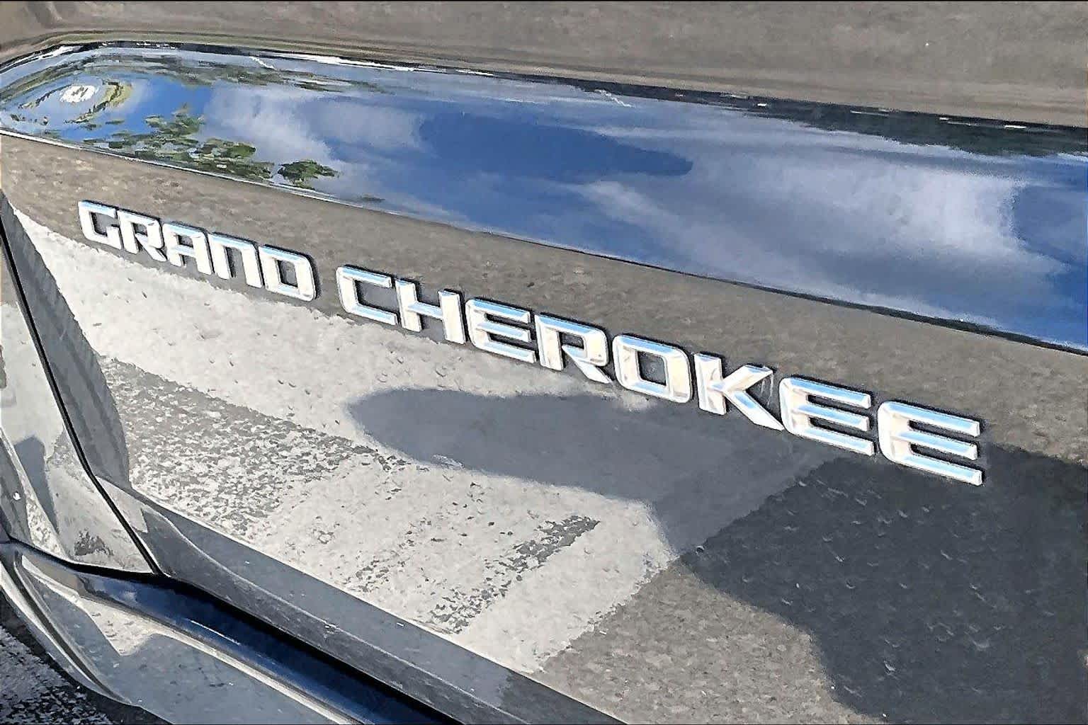 2015 Jeep Grand Cherokee photo 28 of 34