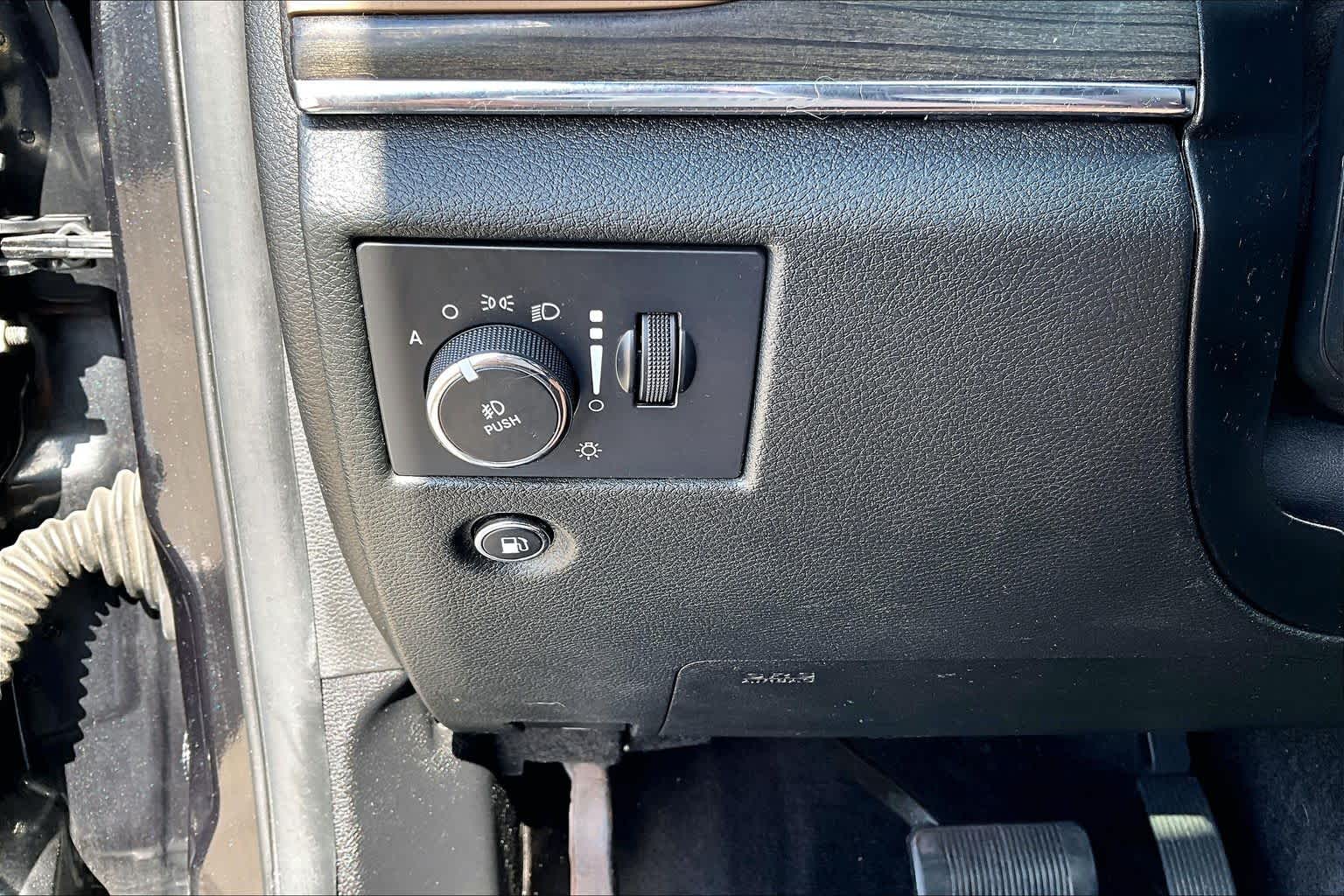 2015 Jeep Grand Cherokee photo 33 of 34