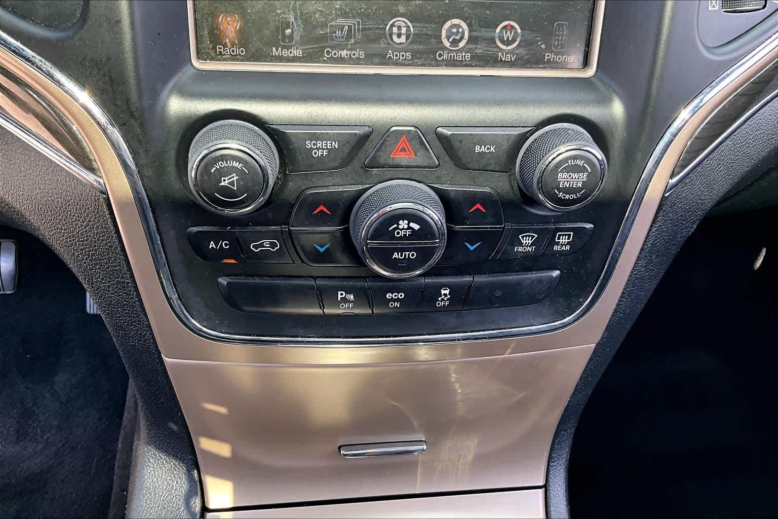2015 Jeep Grand Cherokee photo 32 of 34