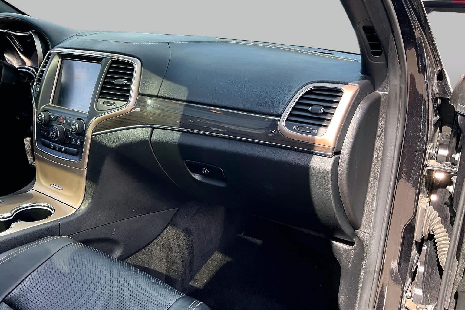 2015 Jeep Grand Cherokee photo 16 of 34