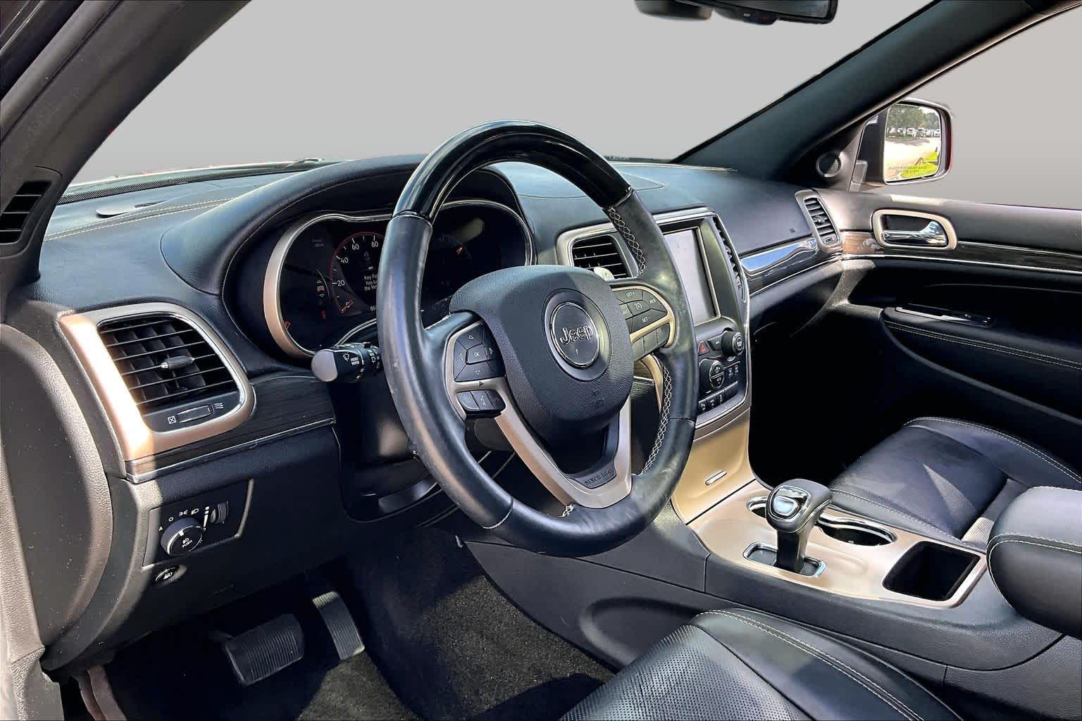 2015 Jeep Grand Cherokee photo 15 of 34