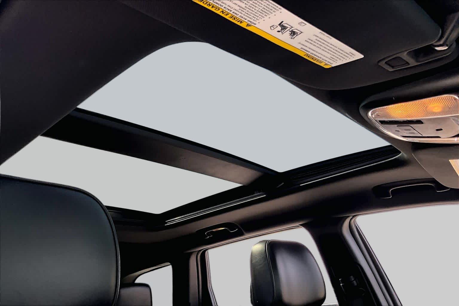 2015 Jeep Grand Cherokee photo 12 of 34