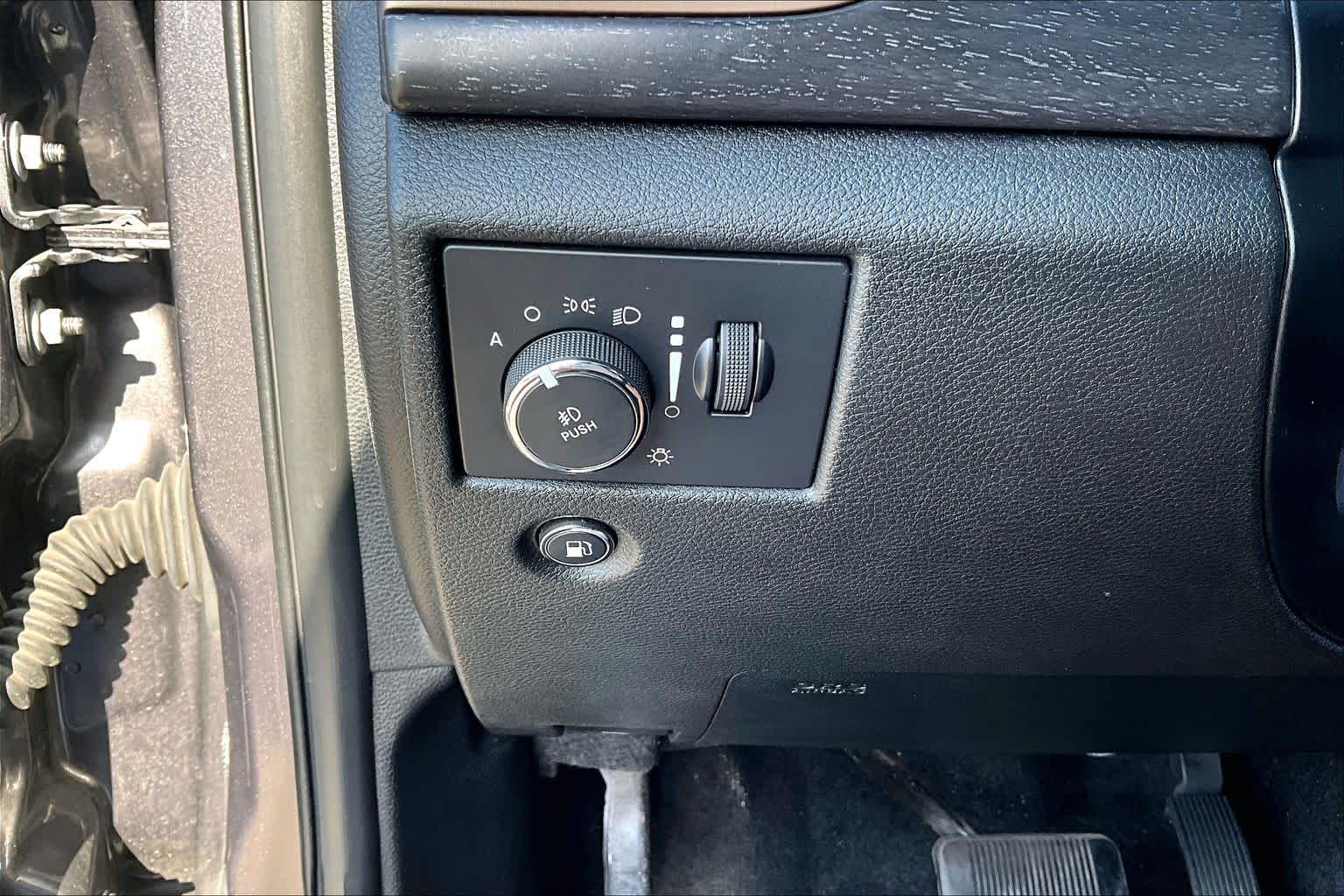 2015 Jeep Grand Cherokee Laredo Granite Crystal Metallic Clearcoat at Lexus Southwest Houston