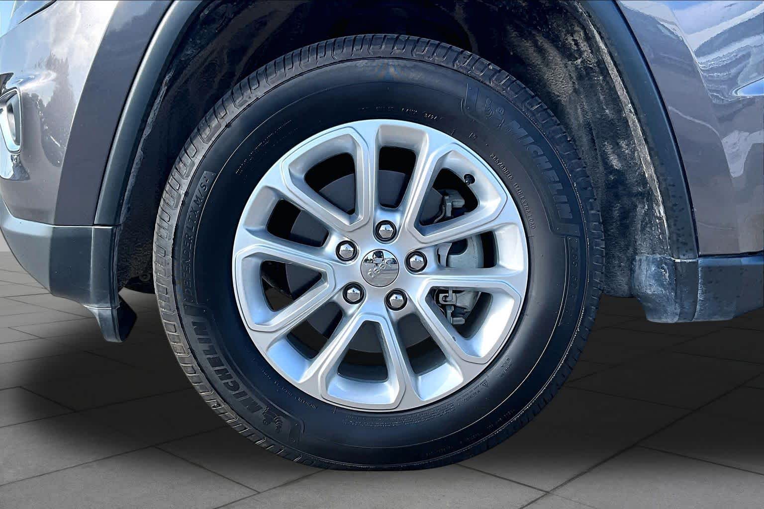 2015 Jeep Grand Cherokee Laredo Granite Crystal Metallic Clearcoat at Lexus Southwest Houston