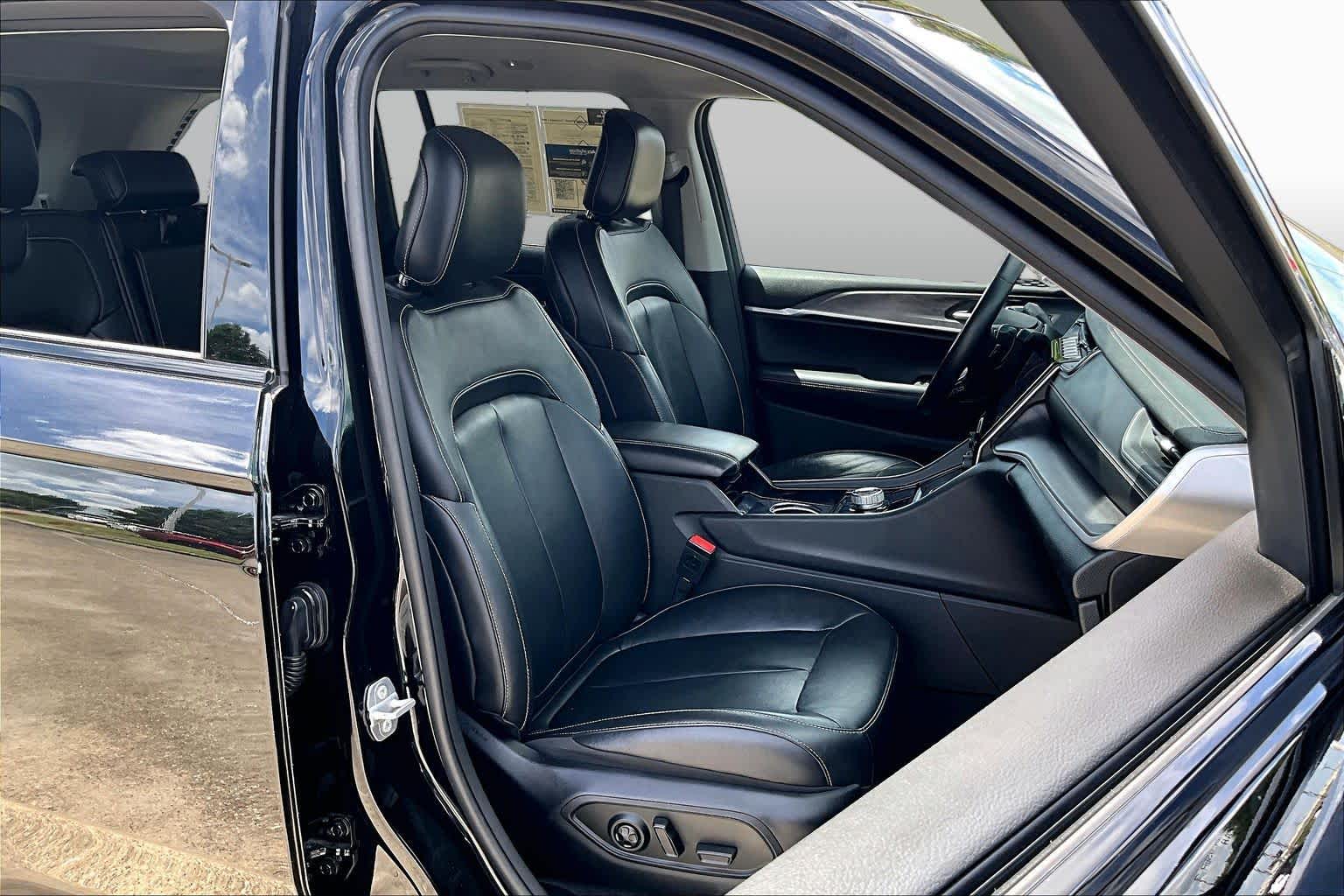 2022 Jeep Grand Cherokee Limited Diamond Black Crystal Pearlcoat at Tomball Chrysler Dodge Jeep Ram