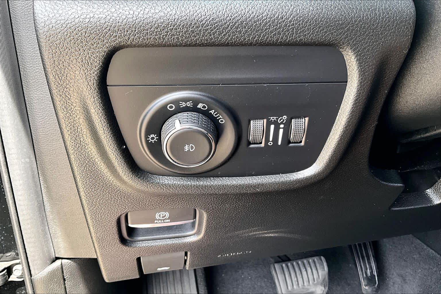 2022 Jeep Grand Cherokee Limited Diamond Black Crystal Pearlcoat at Tomball Chrysler Dodge Jeep Ram