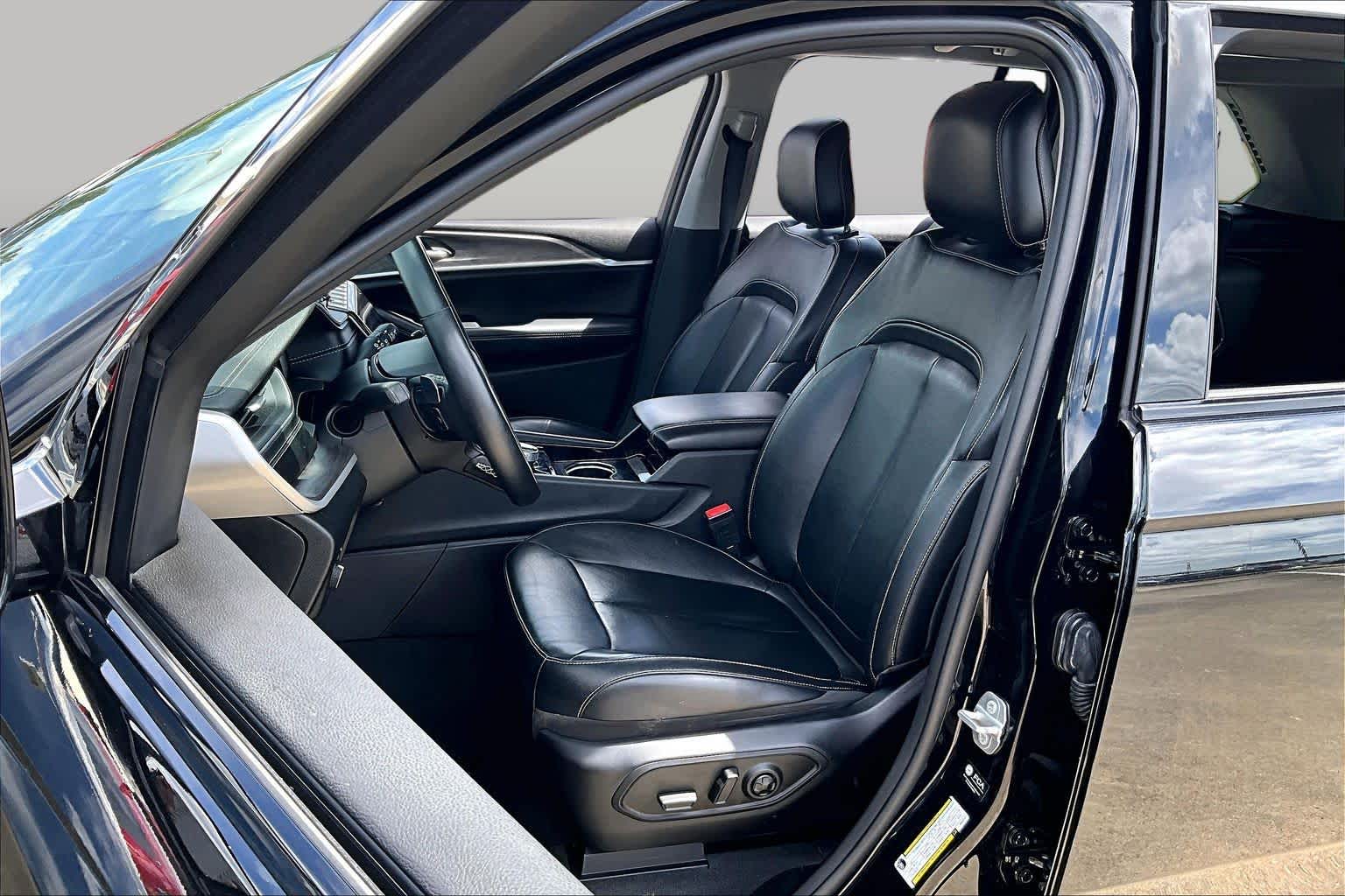 2022 Jeep Grand Cherokee Limited Diamond Black Crystal Pearlcoat at Tomball Chrysler Dodge Jeep Ram