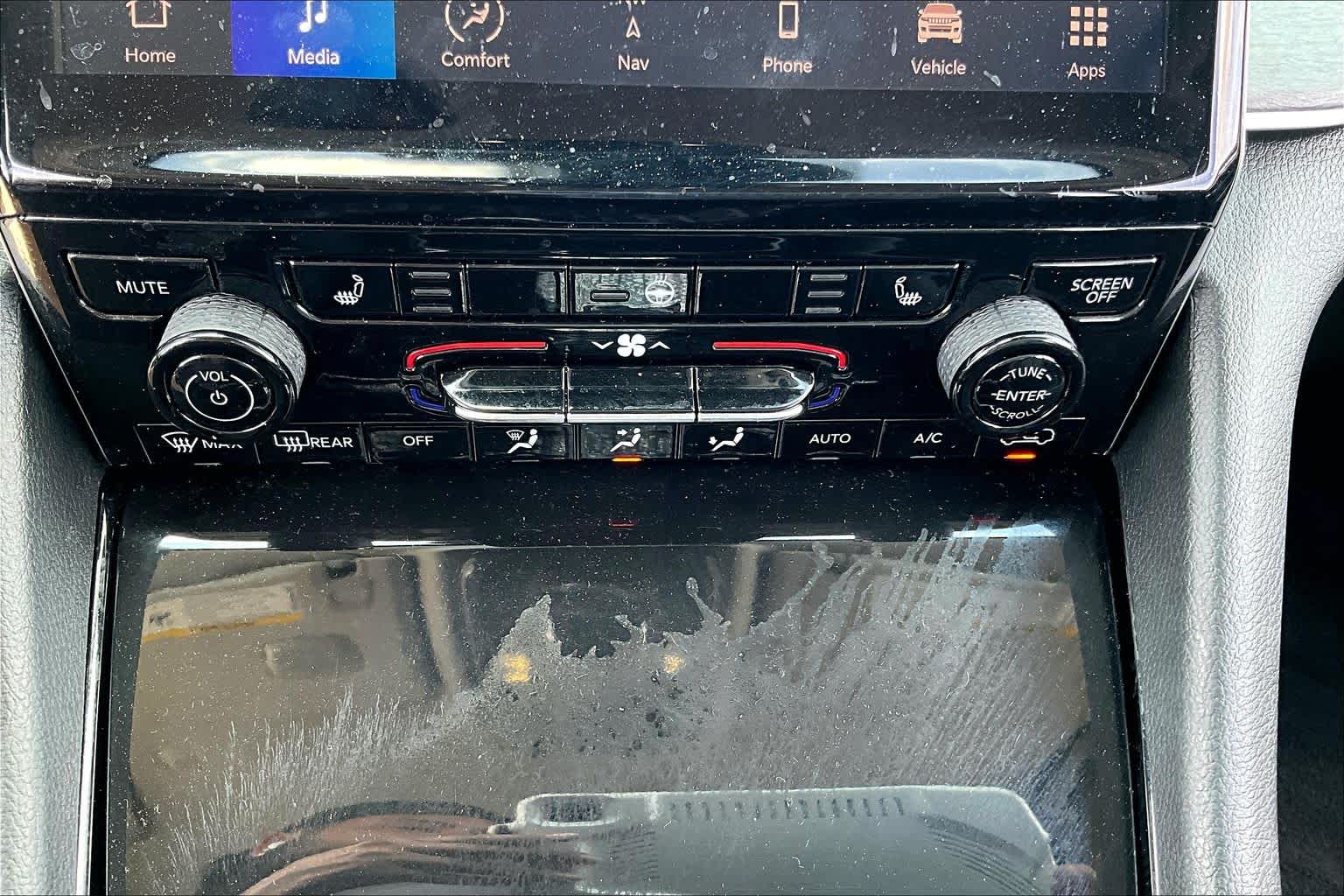 2022 Jeep Grand Cherokee Limited Diamond Black Crystal Pearlcoat at Tomball Chrysler Dodge Jeep Ram