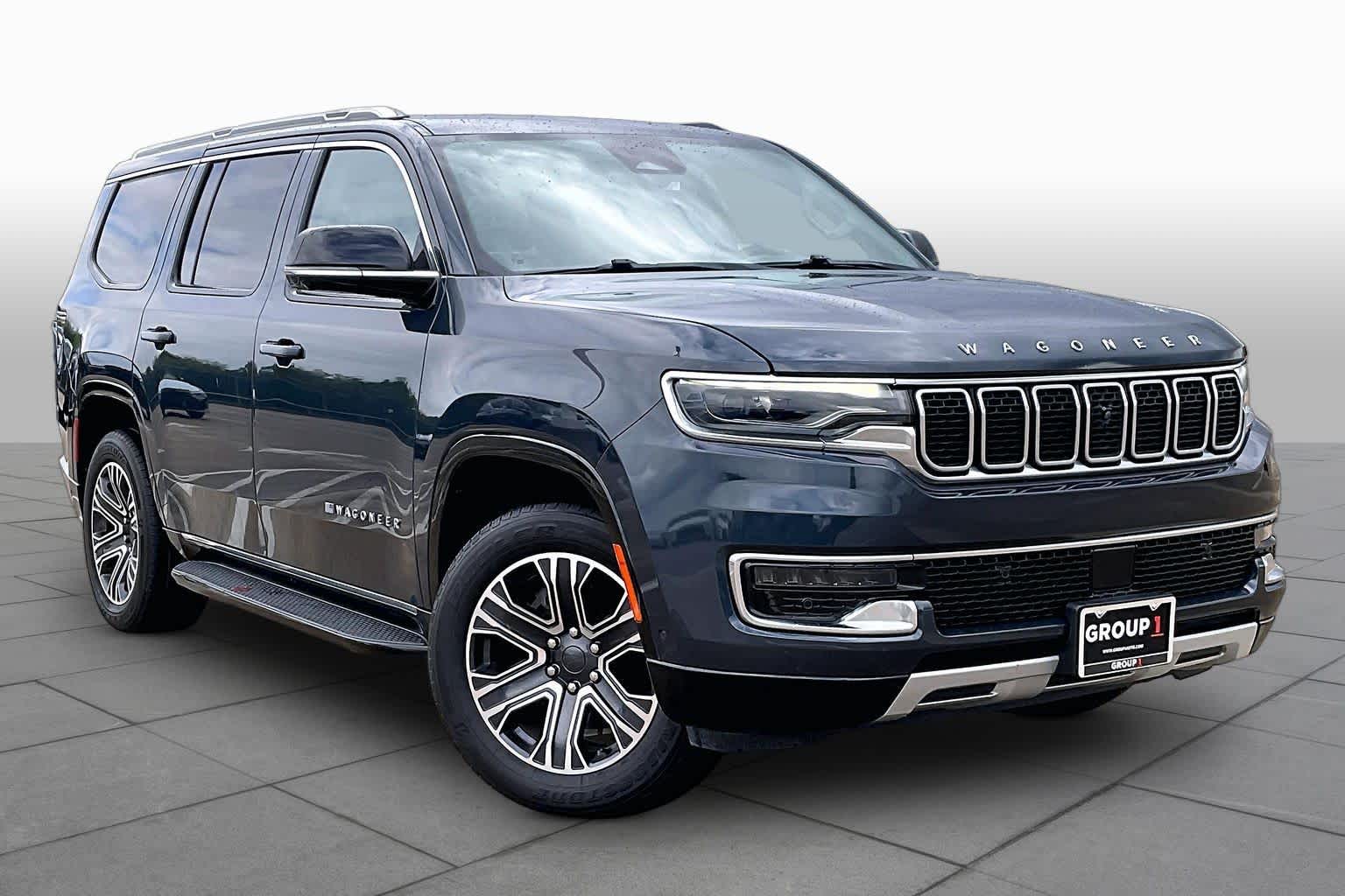 2023 Jeep Wagoneer photo 2 of 32