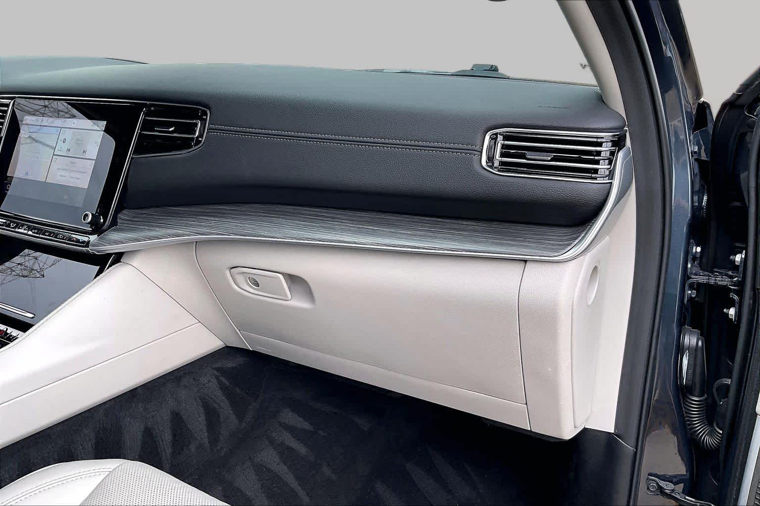 2023 Jeep Wagoneer photo 15 of 32