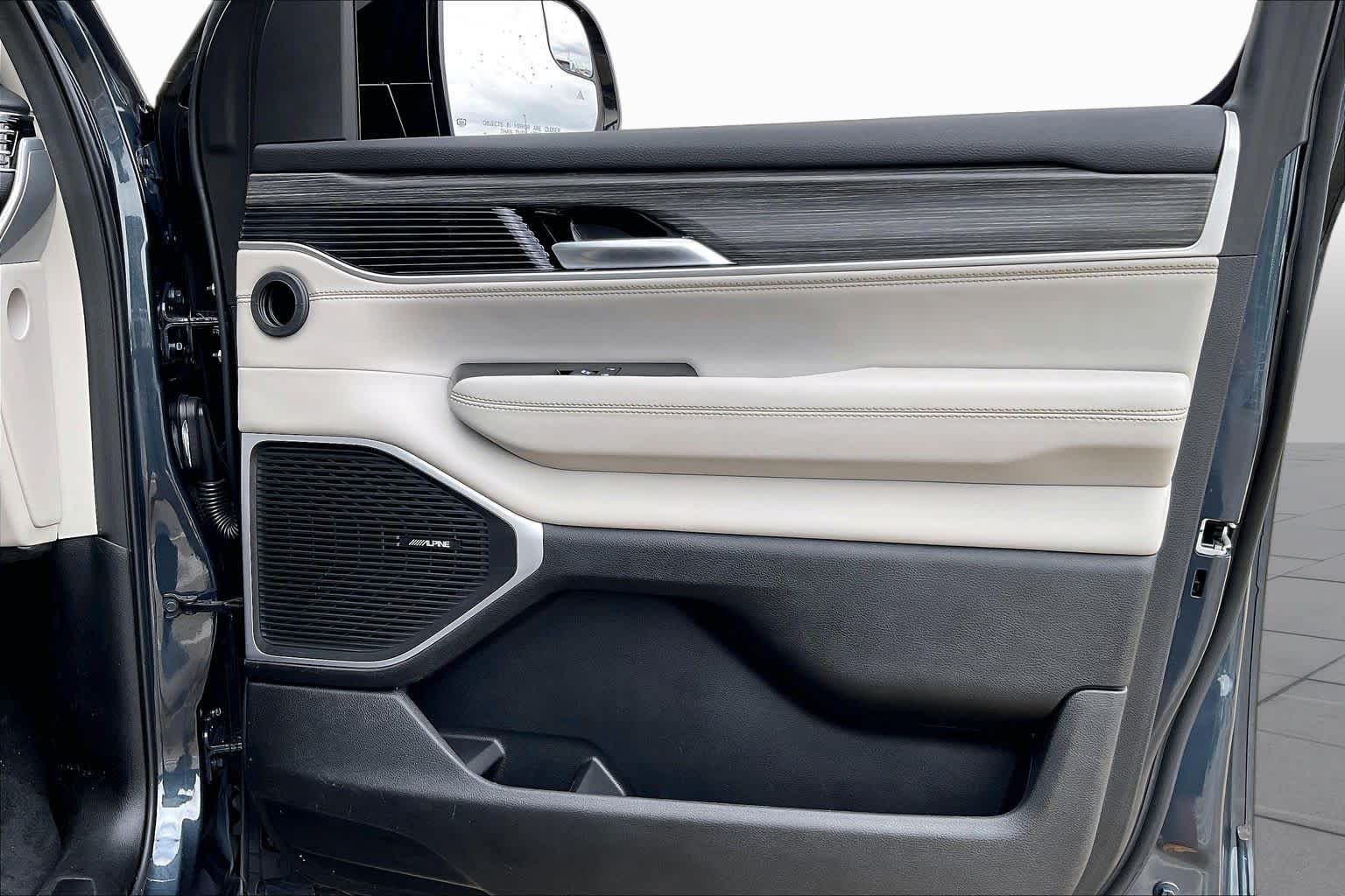 2023 Jeep Wagoneer photo 19 of 32