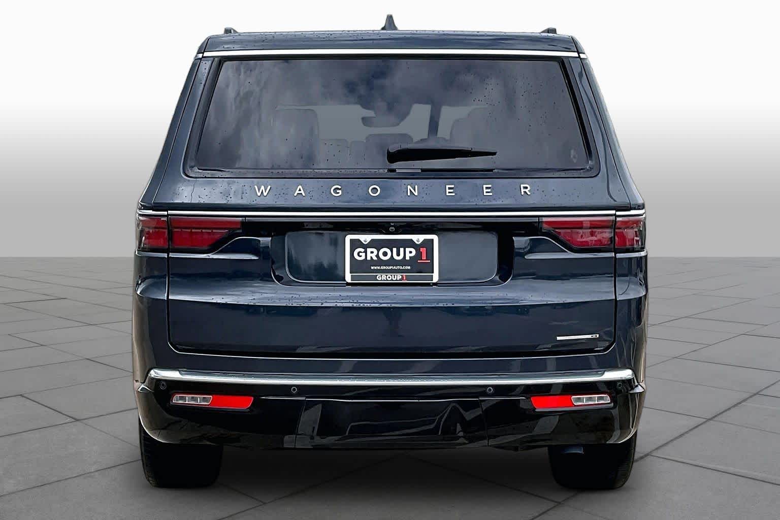 2023 Jeep Wagoneer photo 4 of 32