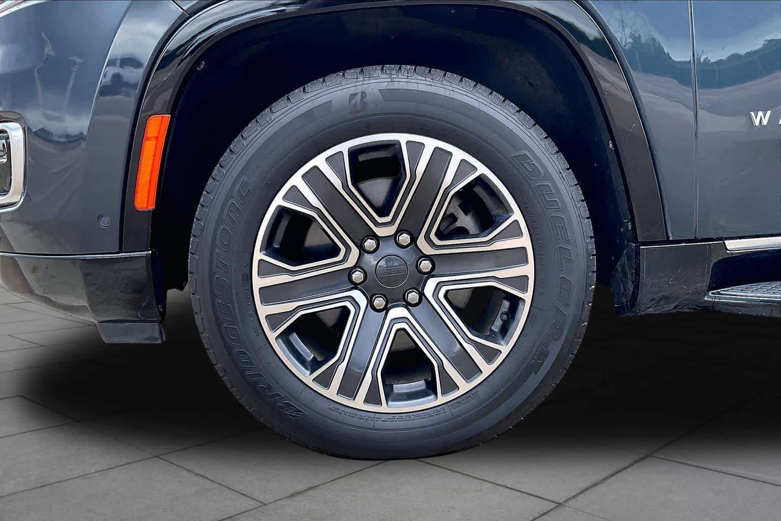 2023 Jeep Wagoneer photo 8 of 32