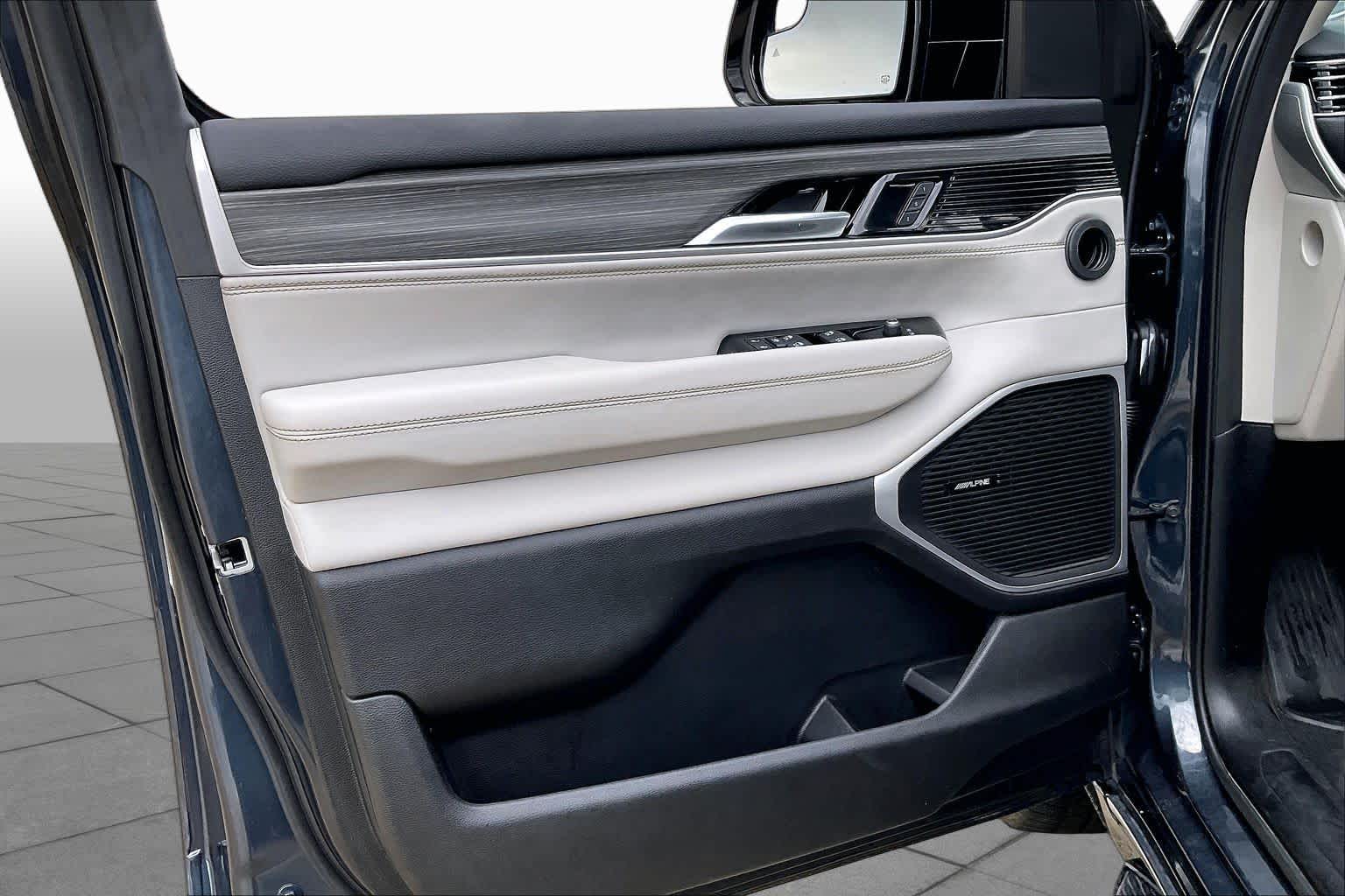 2023 Jeep Wagoneer photo 18 of 32