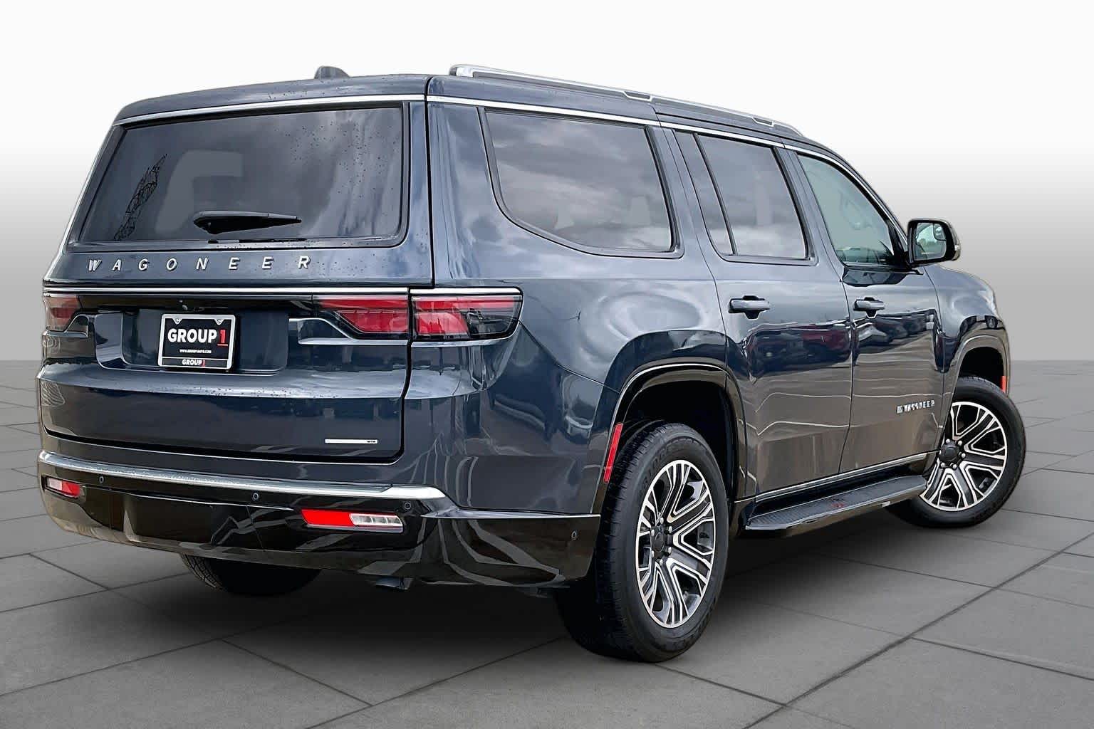 2023 Jeep Wagoneer photo 10 of 32
