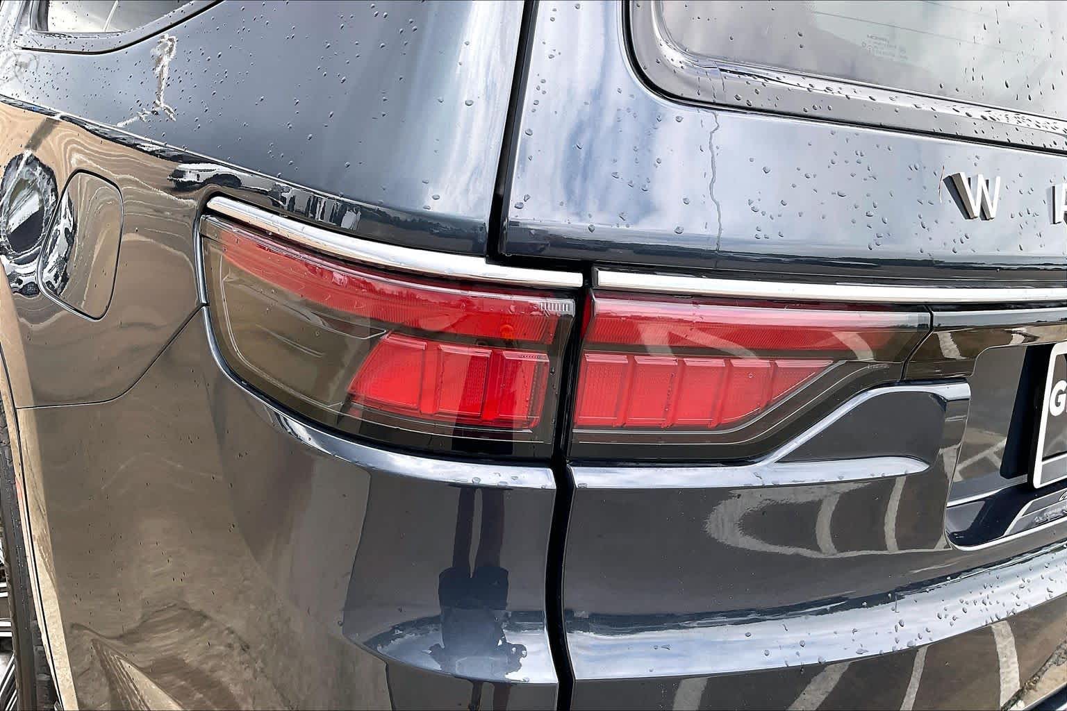 2023 Jeep Wagoneer photo 25 of 32