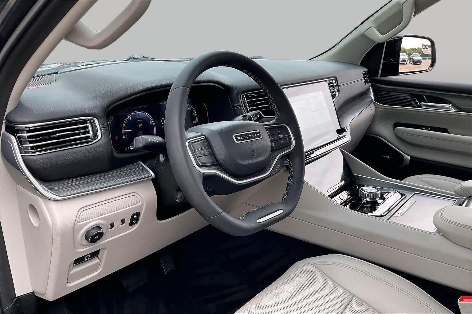 2023 Jeep Wagoneer photo 14 of 32
