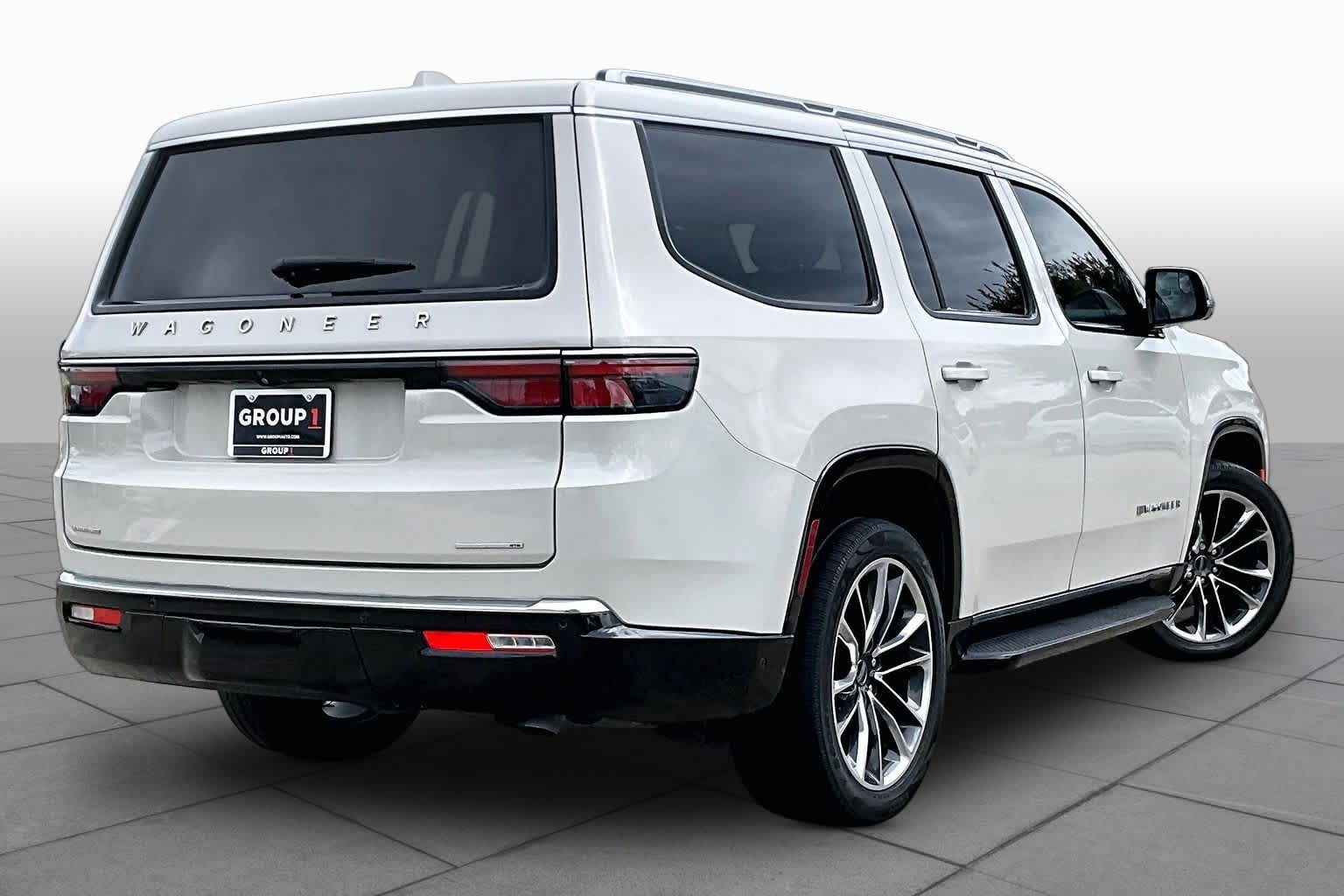 2022 Jeep Wagoneer photo 12 of 35