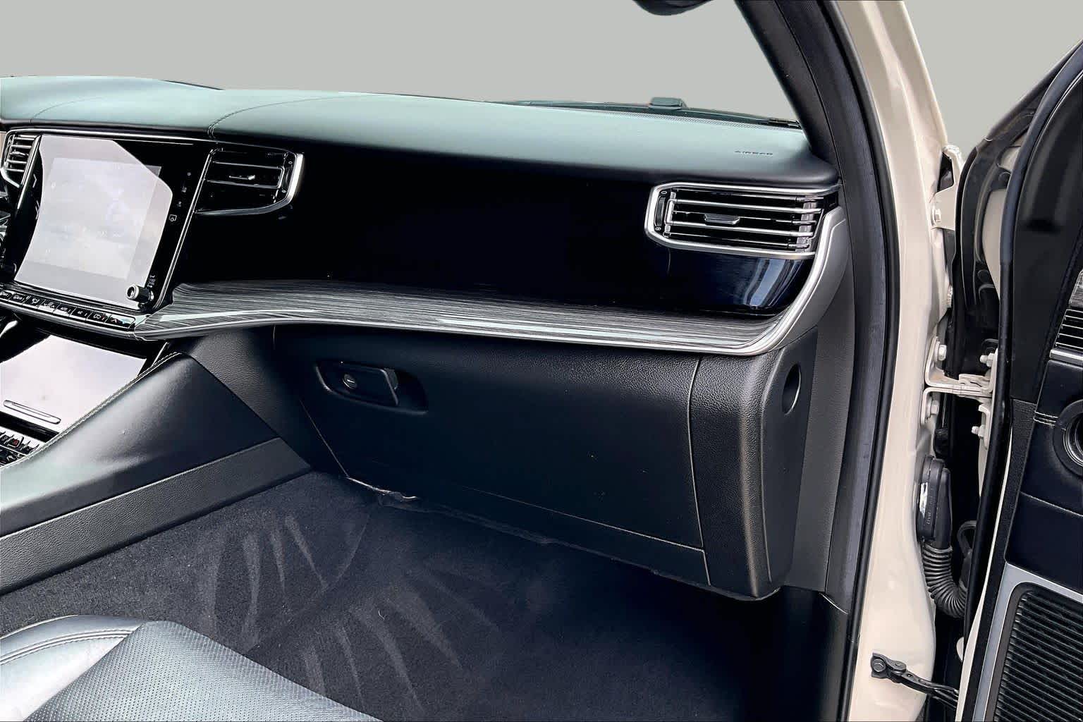 2022 Jeep Wagoneer photo 17 of 35