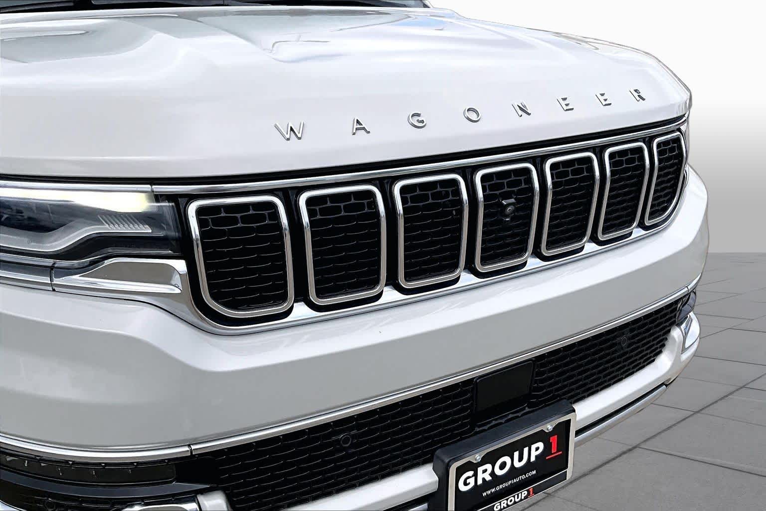 2022 Jeep Wagoneer photo 28 of 35