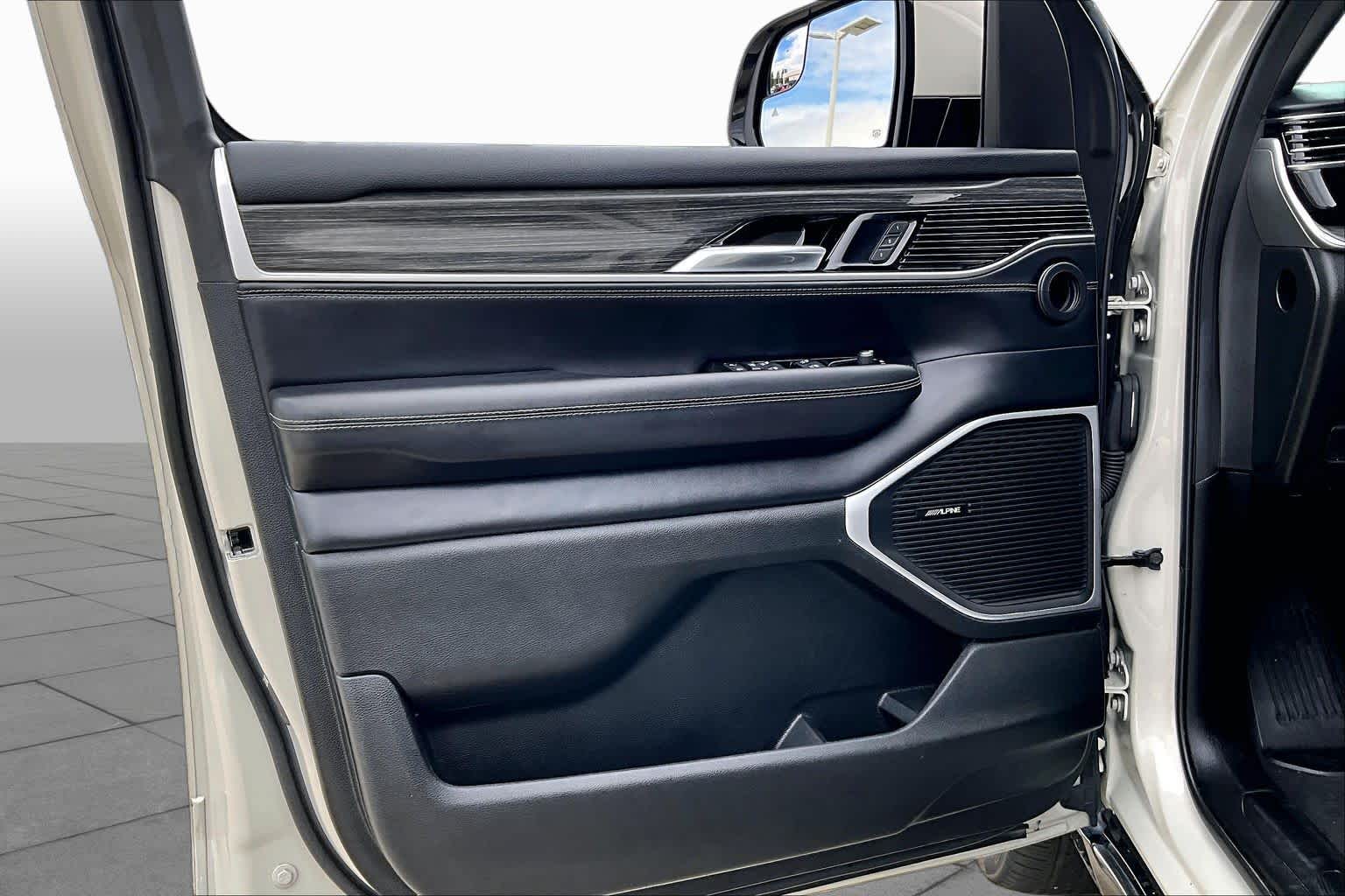 2022 Jeep Wagoneer photo 20 of 35
