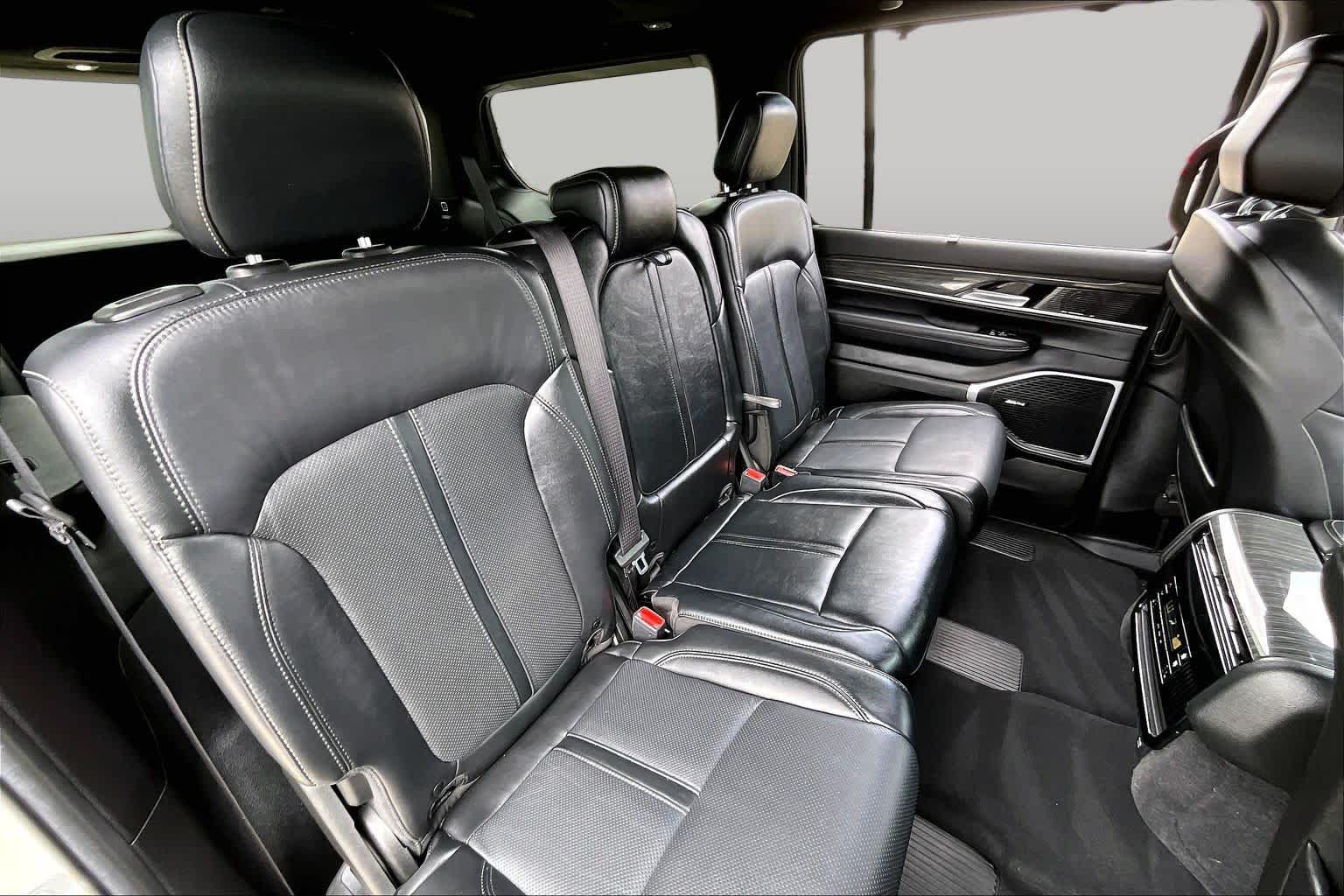 2022 Jeep Wagoneer photo 18 of 35