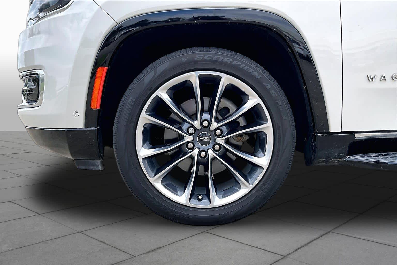 2022 Jeep Wagoneer photo 10 of 35