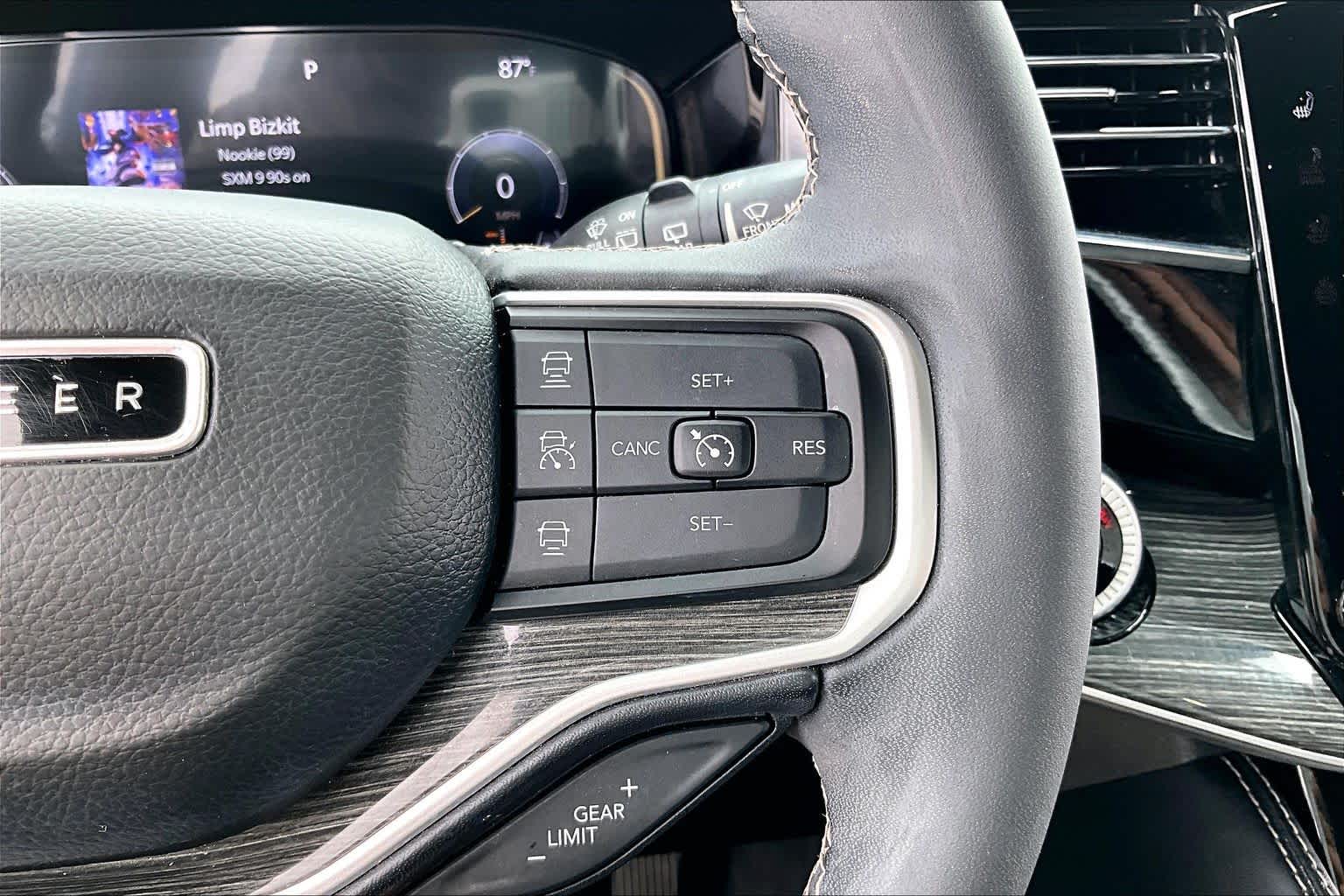 2022 Jeep Wagoneer photo 23 of 35