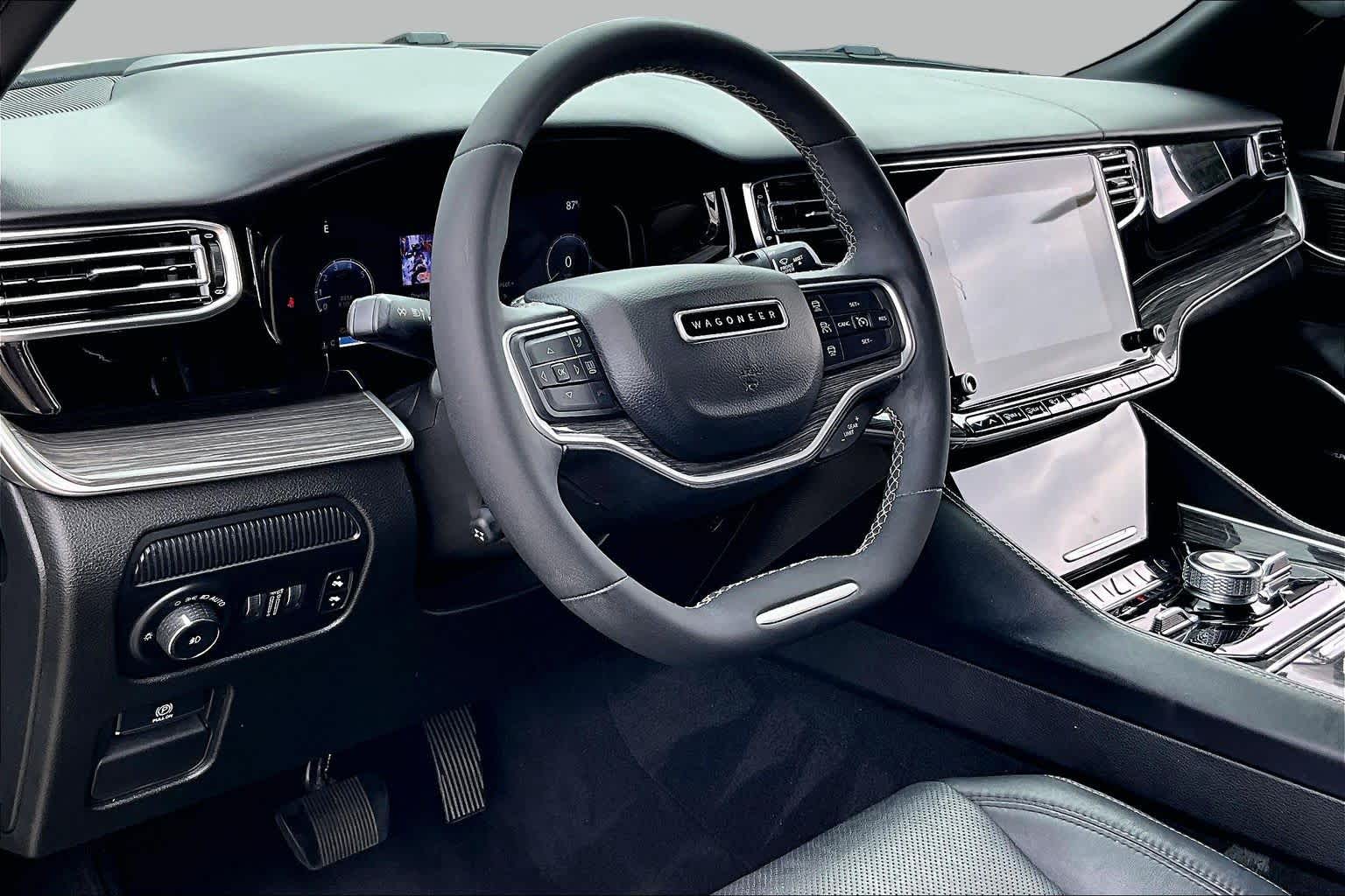 2022 Jeep Wagoneer photo 16 of 35