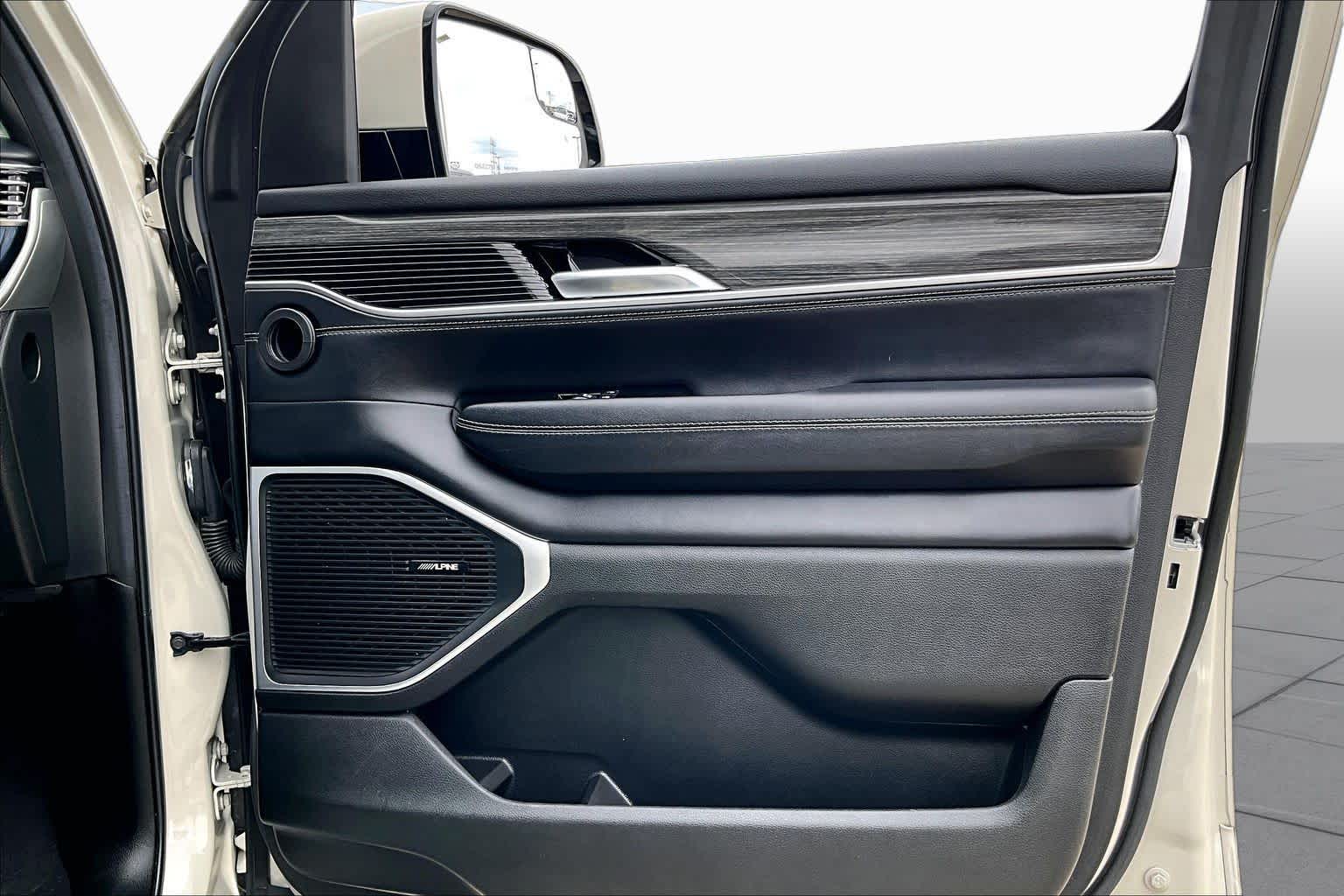 2022 Jeep Wagoneer photo 21 of 35