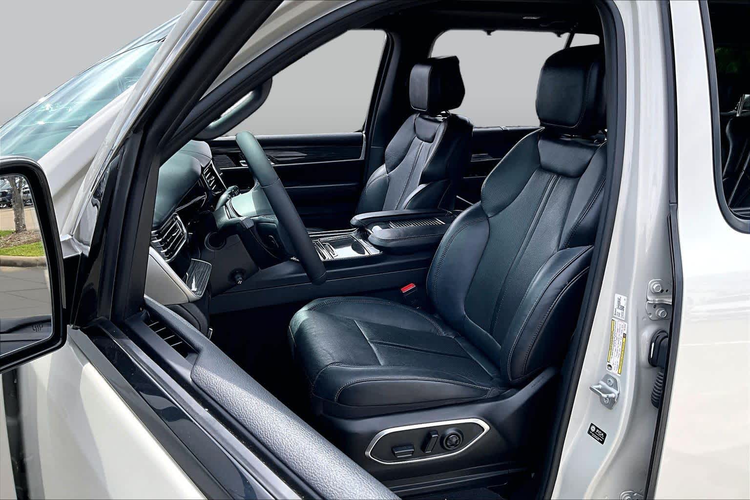 2022 Jeep Wagoneer photo 7 of 35