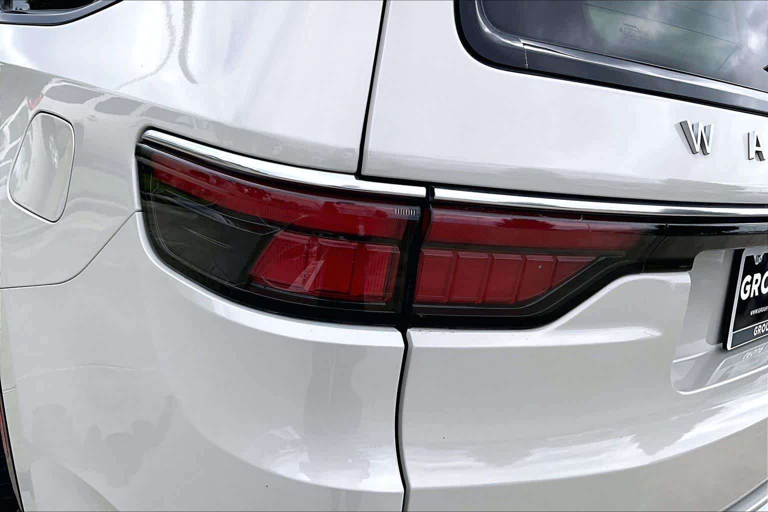 2022 Jeep Wagoneer photo 27 of 35