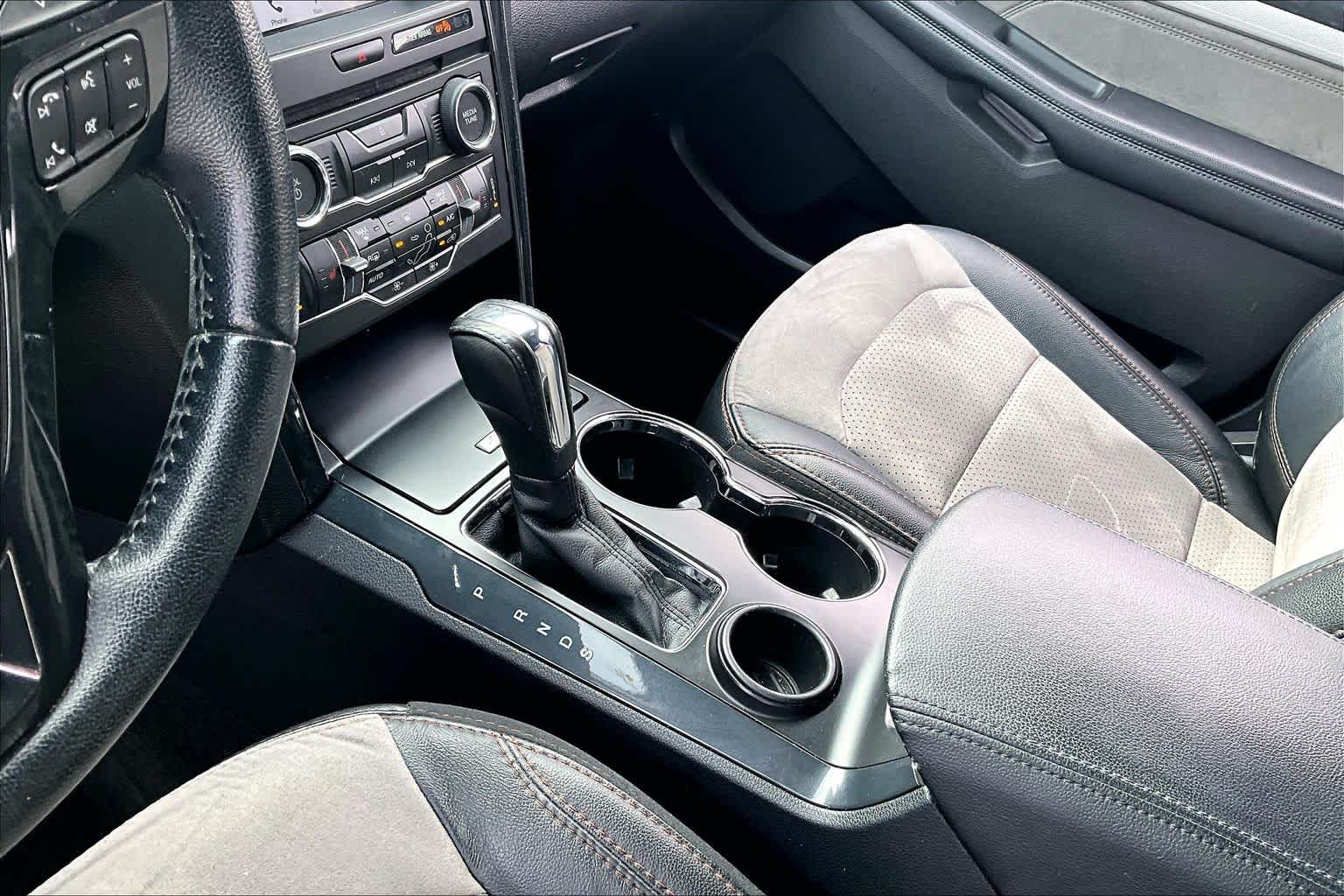2017 Ford Explorer photo 15 of 33