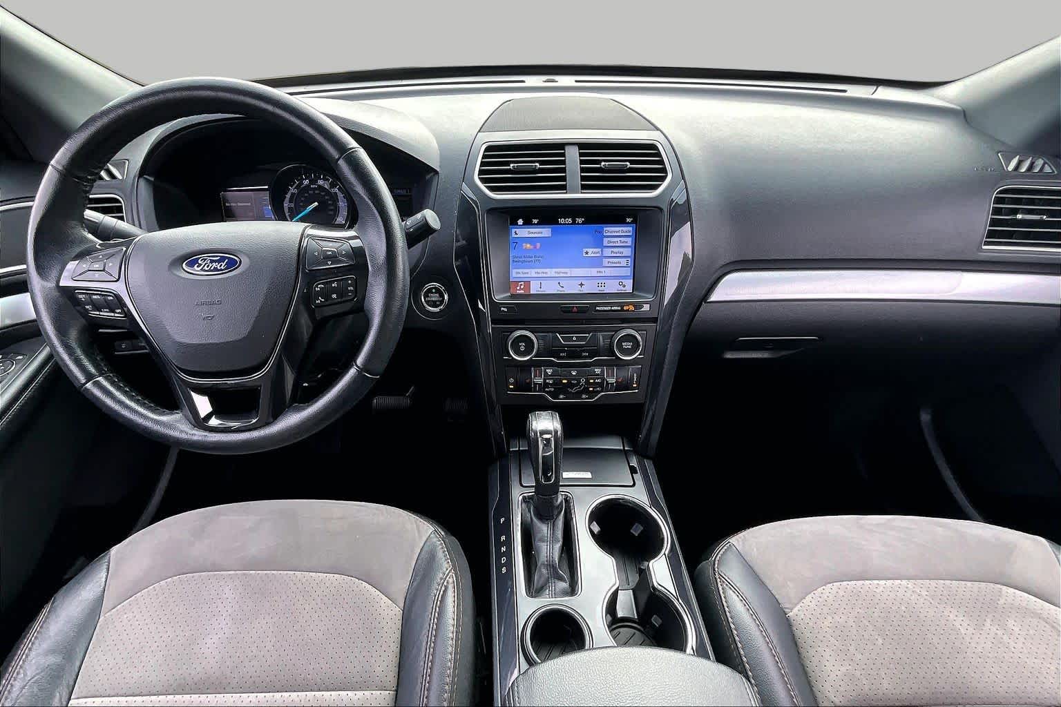 2017 Ford Explorer photo 14 of 33