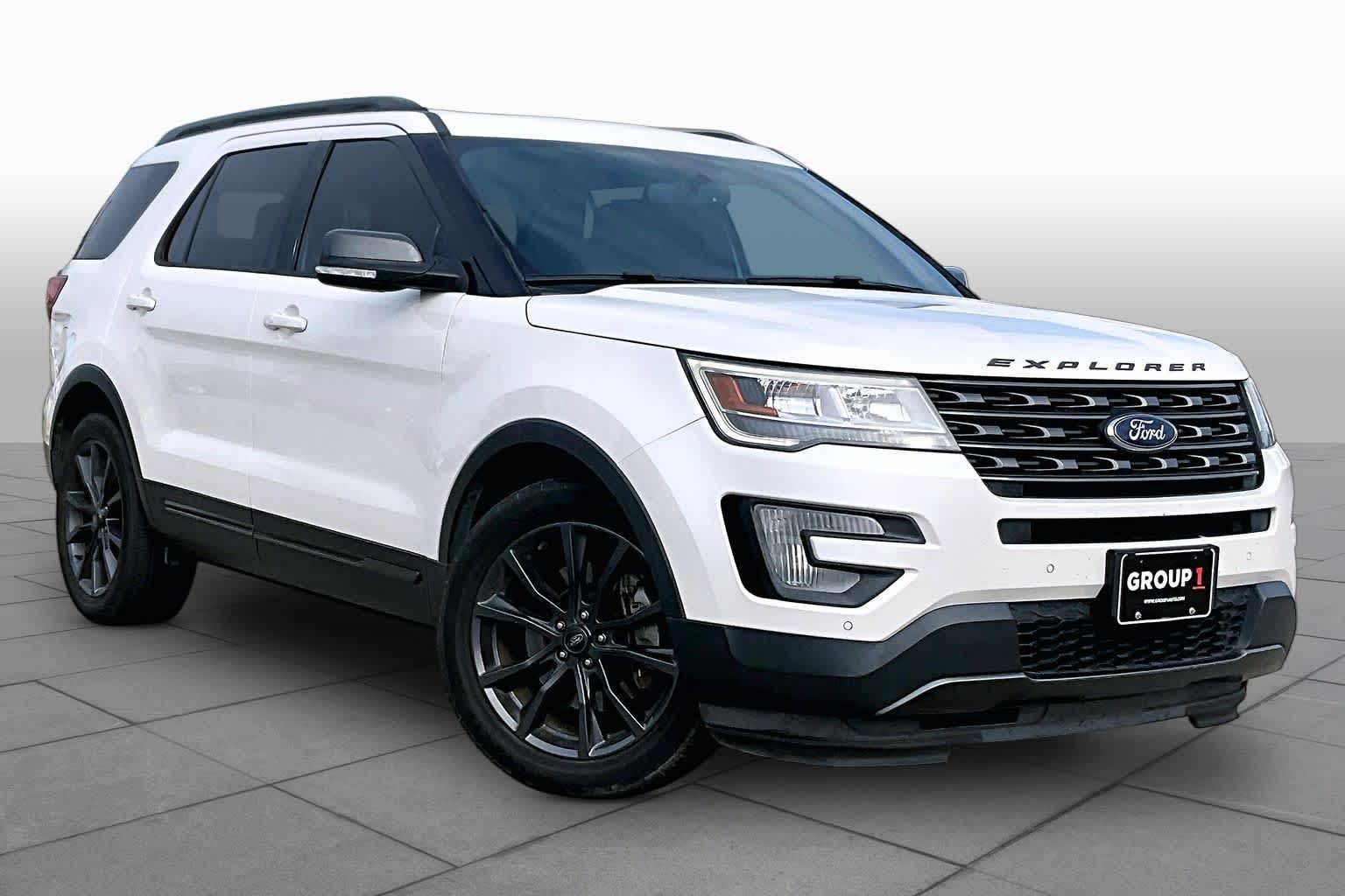 2017 Ford Explorer photo 3 of 33
