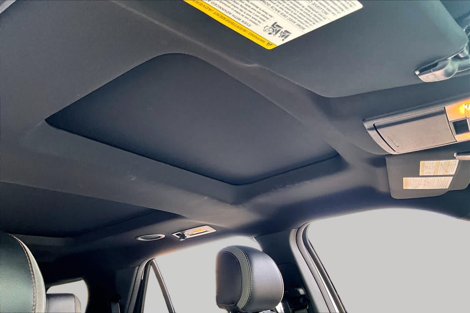 2017 Ford Explorer photo 13 of 33