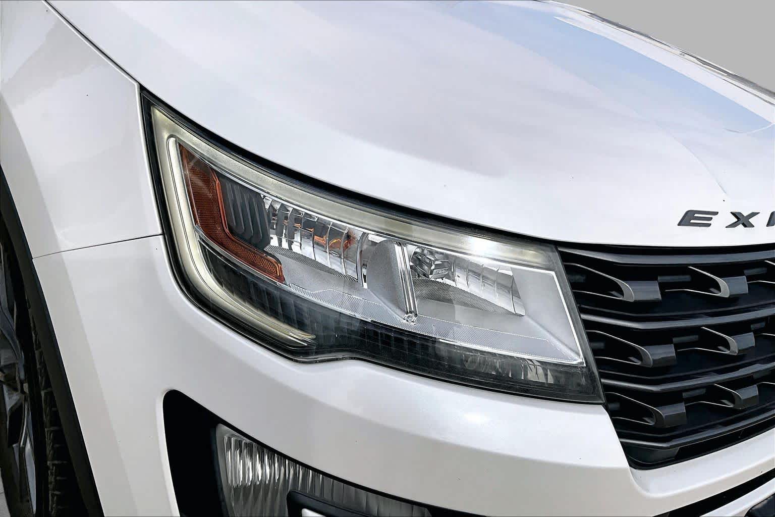 2017 Ford Explorer photo 26 of 33