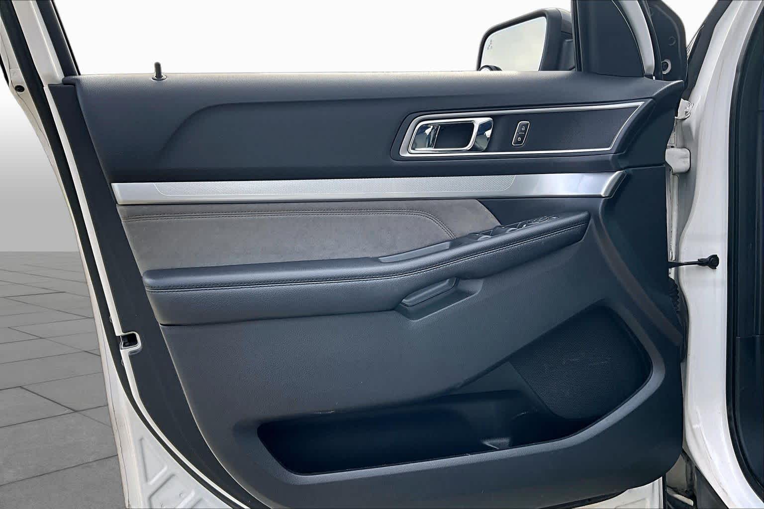 2017 Ford Explorer photo 20 of 33