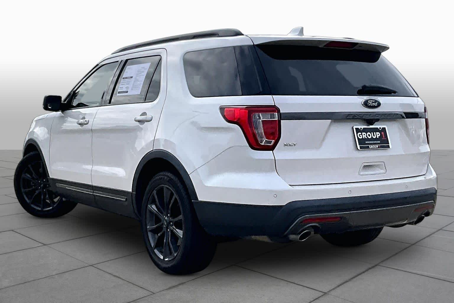 2017 Ford Explorer photo 11 of 33