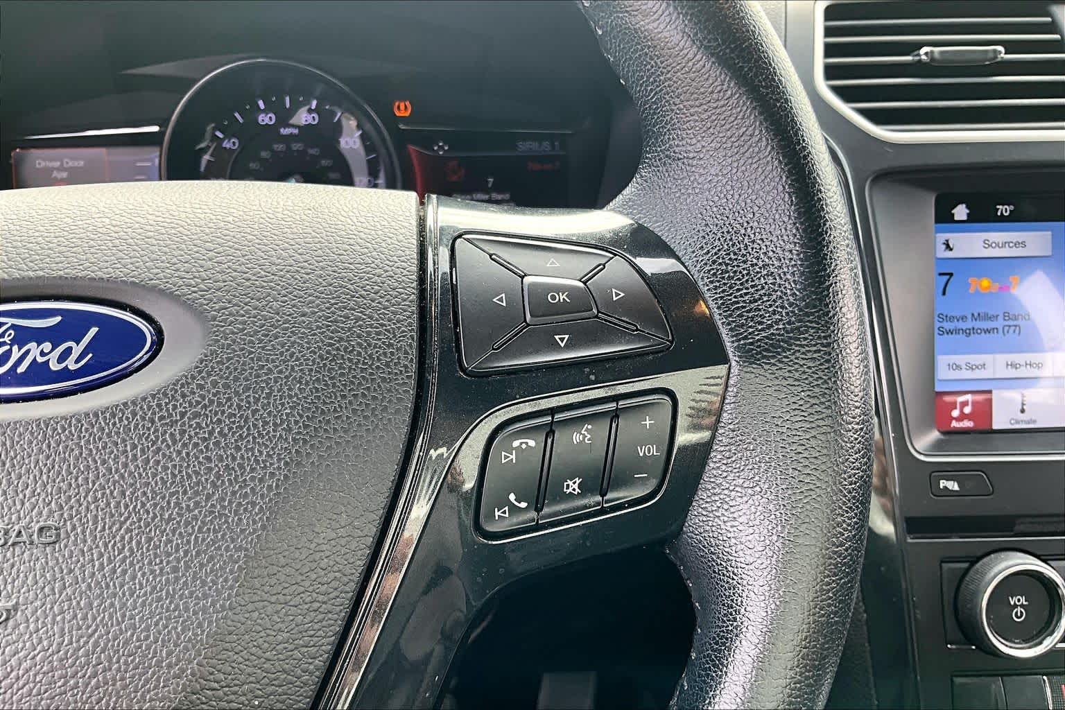 2017 Ford Explorer photo 23 of 33