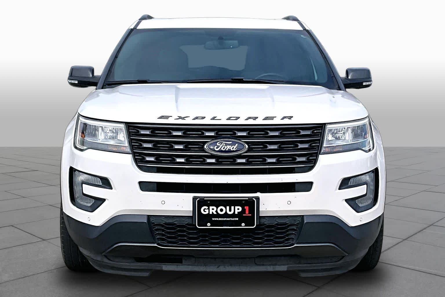 2017 Ford Explorer photo 4 of 33