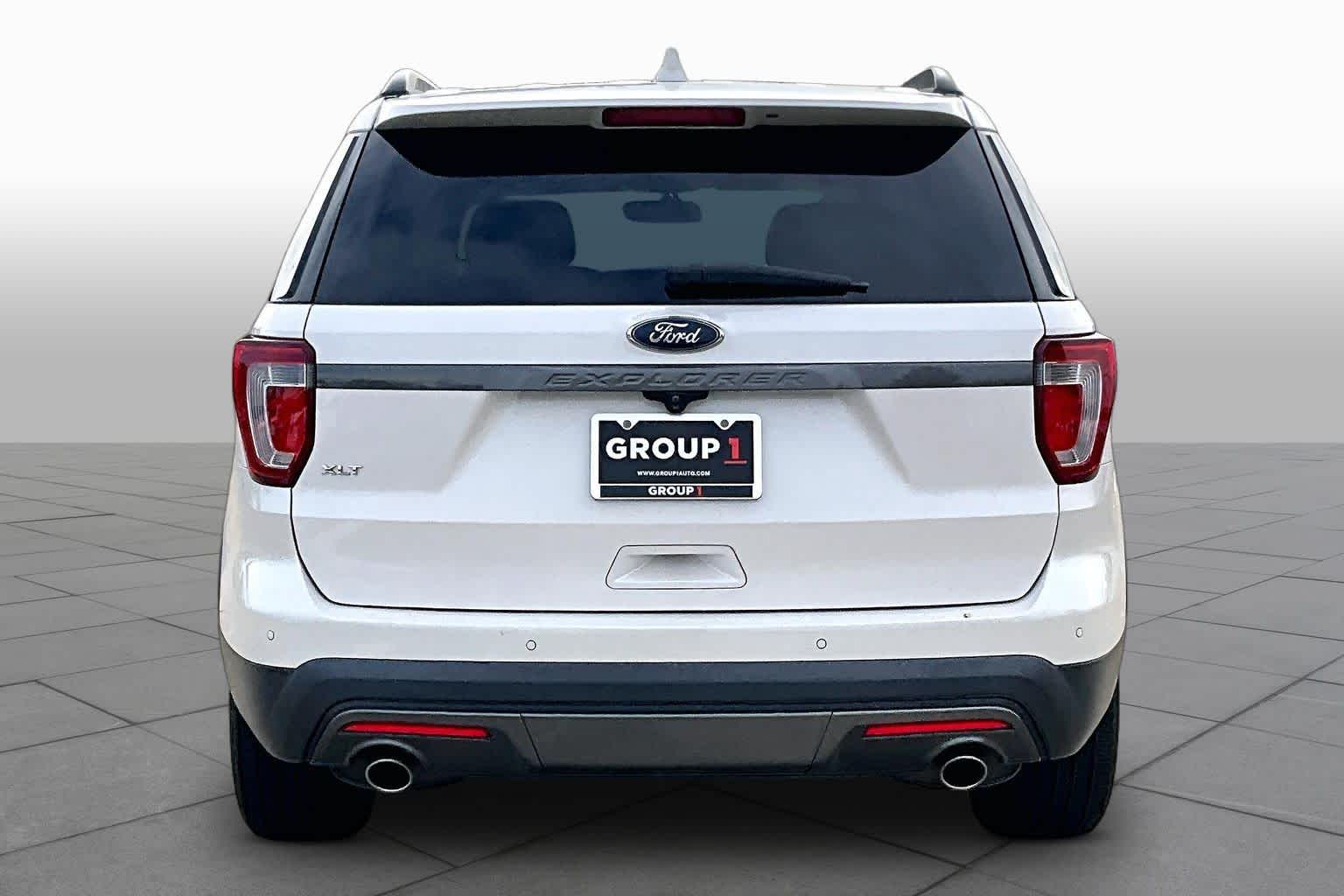 2017 Ford Explorer photo 5 of 33
