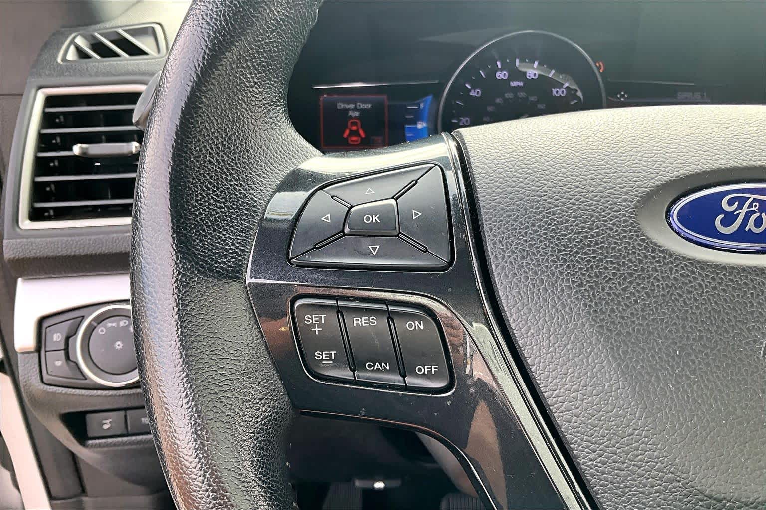 2017 Ford Explorer photo 22 of 33