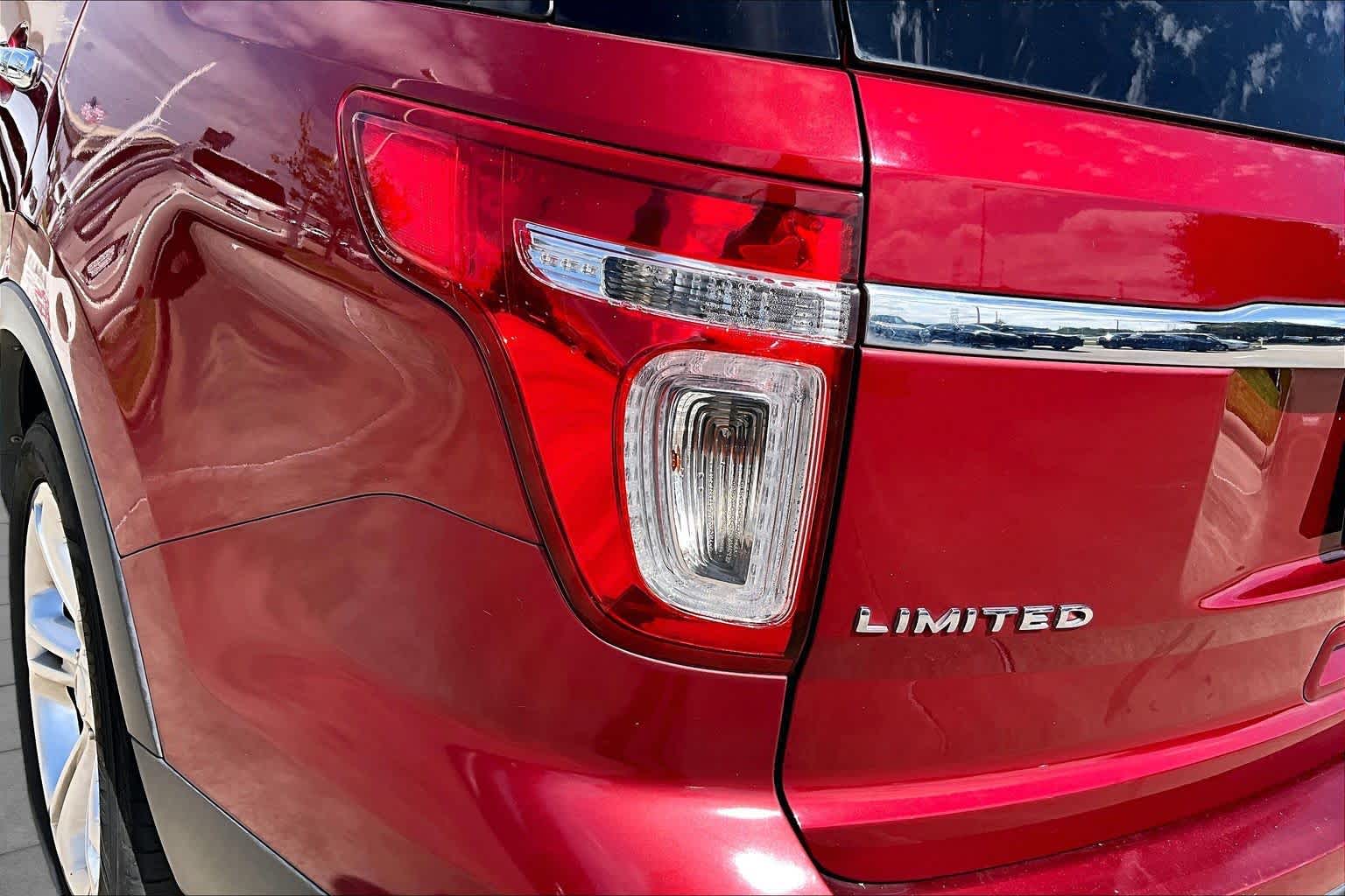 2015 Ford Explorer photo 27 of 35