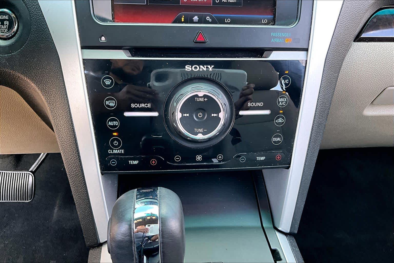 2015 Ford Explorer photo 33 of 35