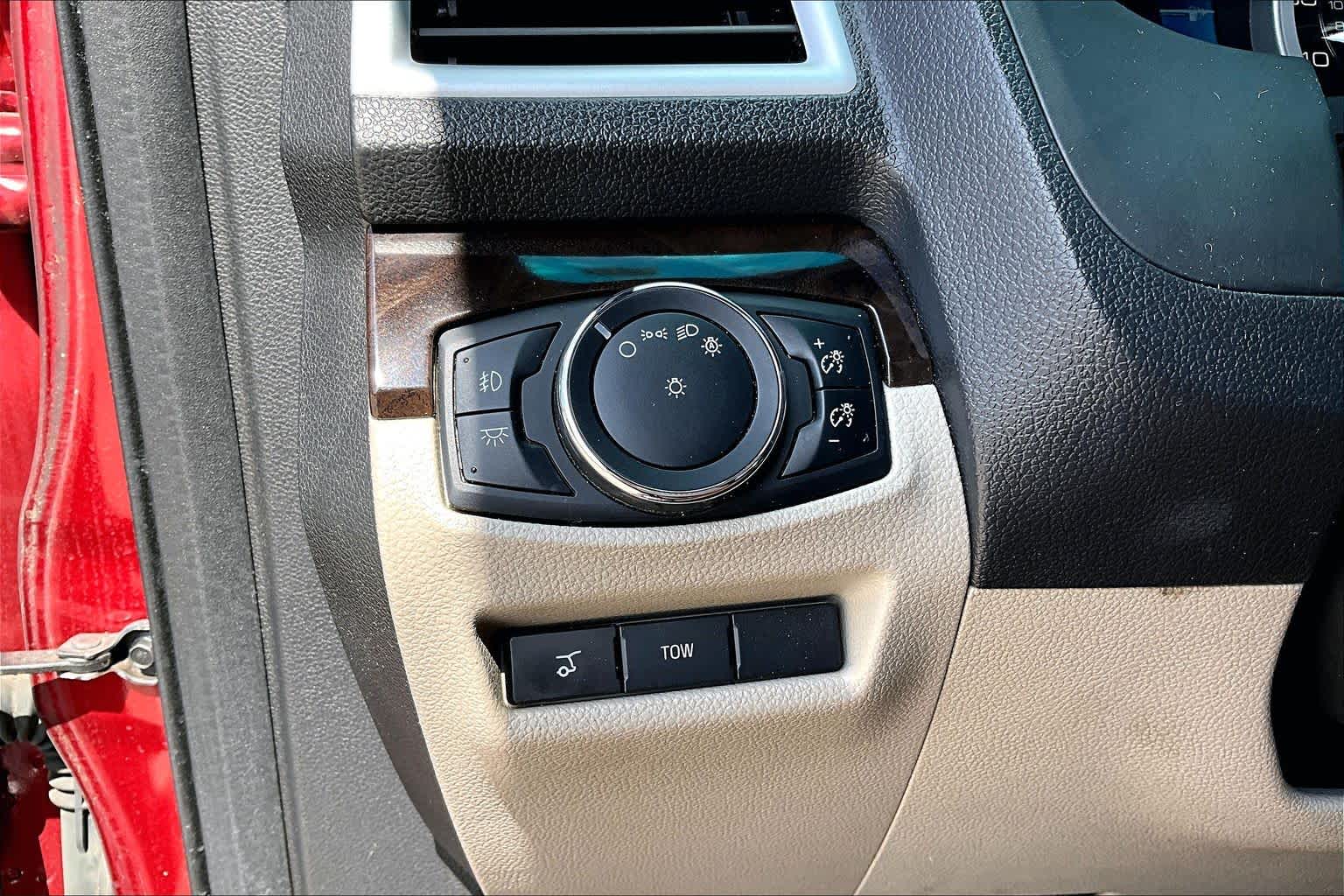 2015 Ford Explorer photo 34 of 35