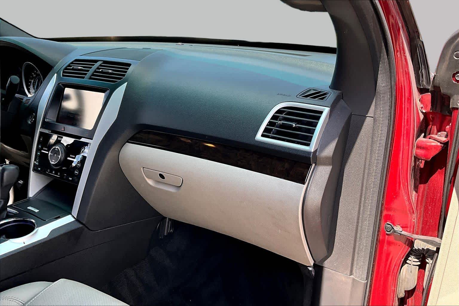 2015 Ford Explorer photo 17 of 35