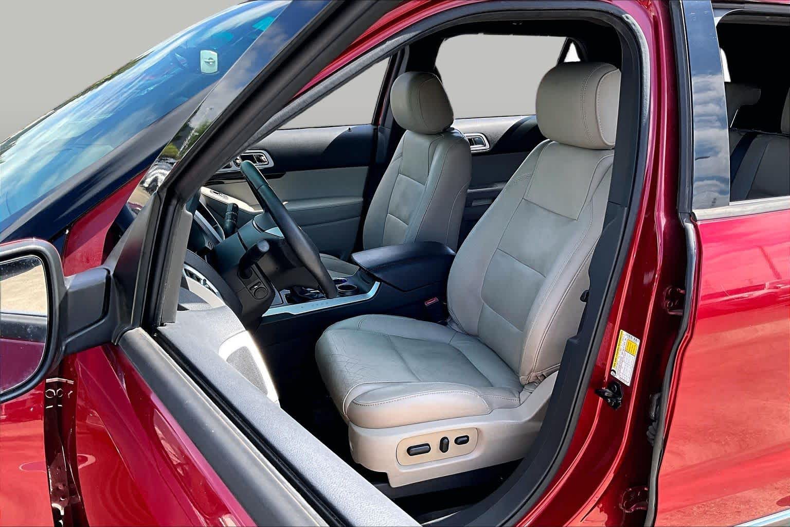 2015 Ford Explorer photo 7 of 35