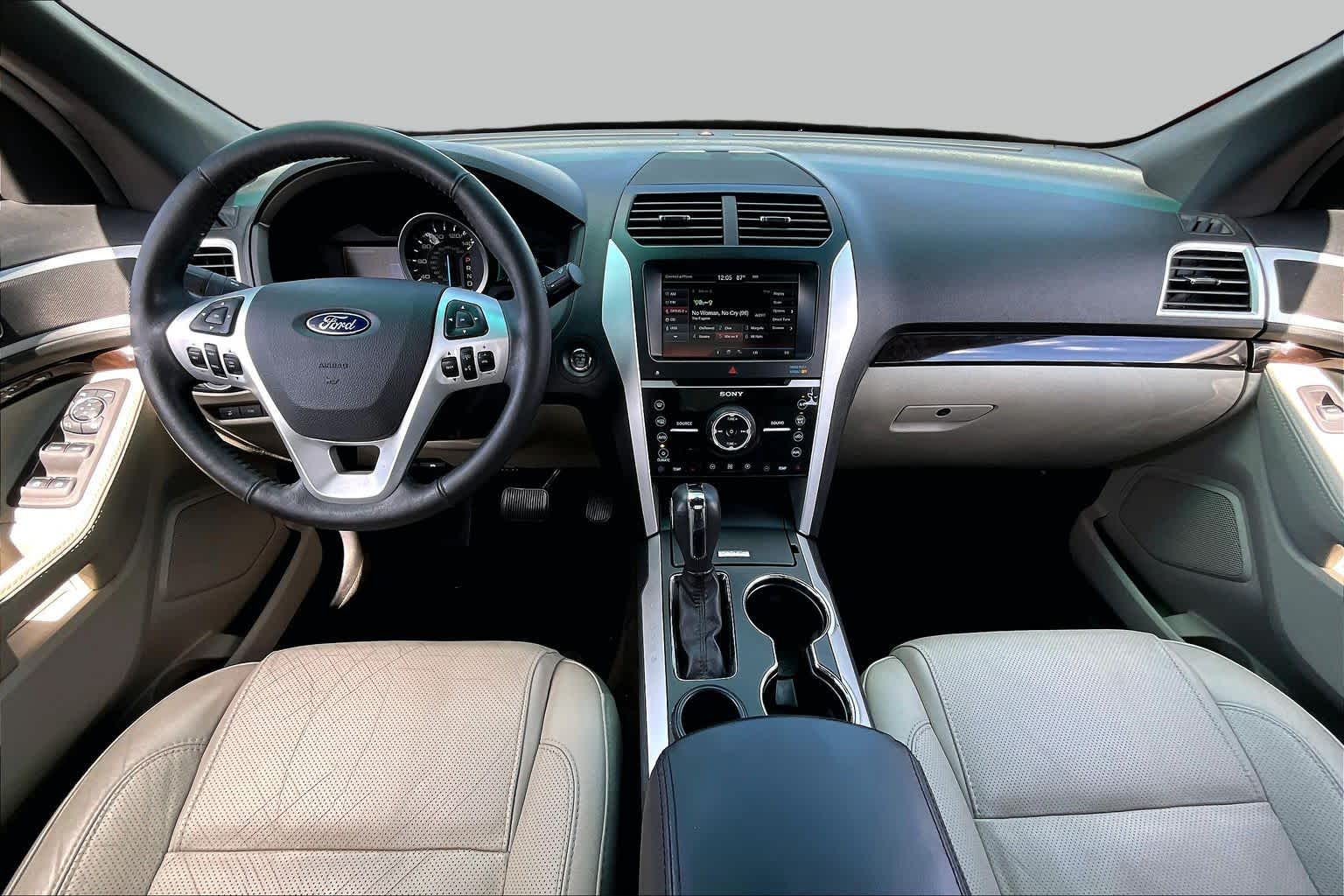 2015 Ford Explorer photo 14 of 35