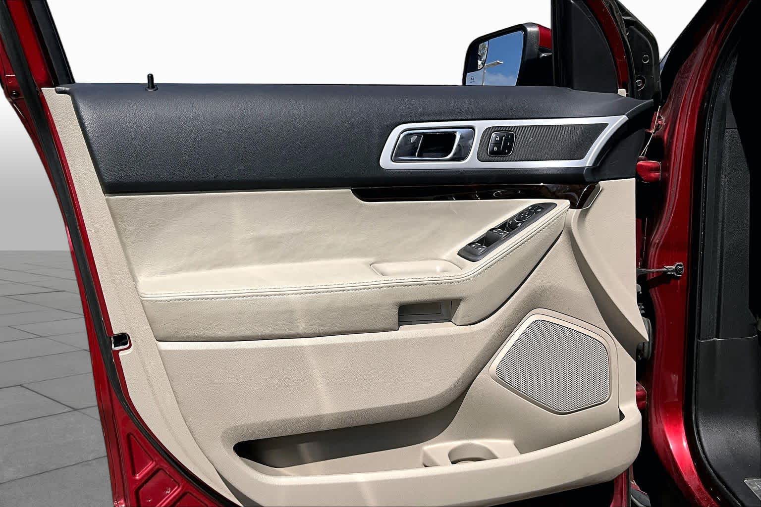 2015 Ford Explorer photo 20 of 35